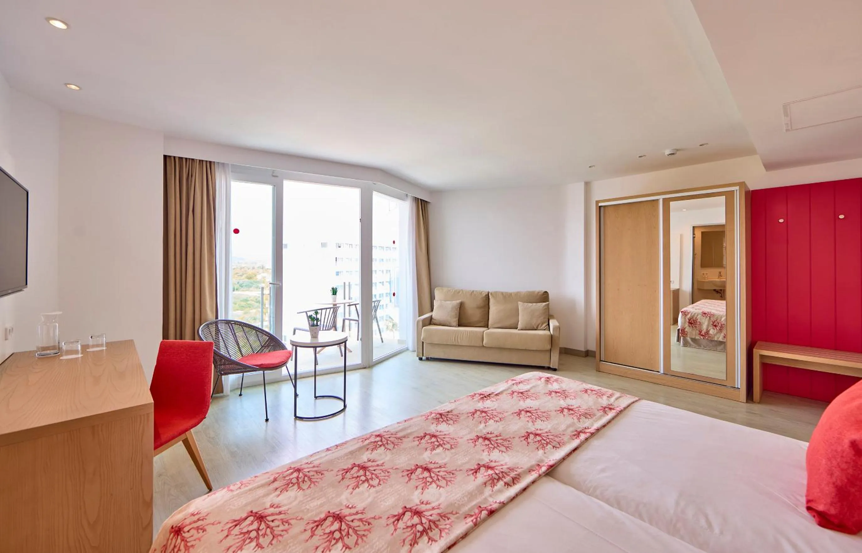 Photo of the whole room, Bed in Universal Hotel Perla