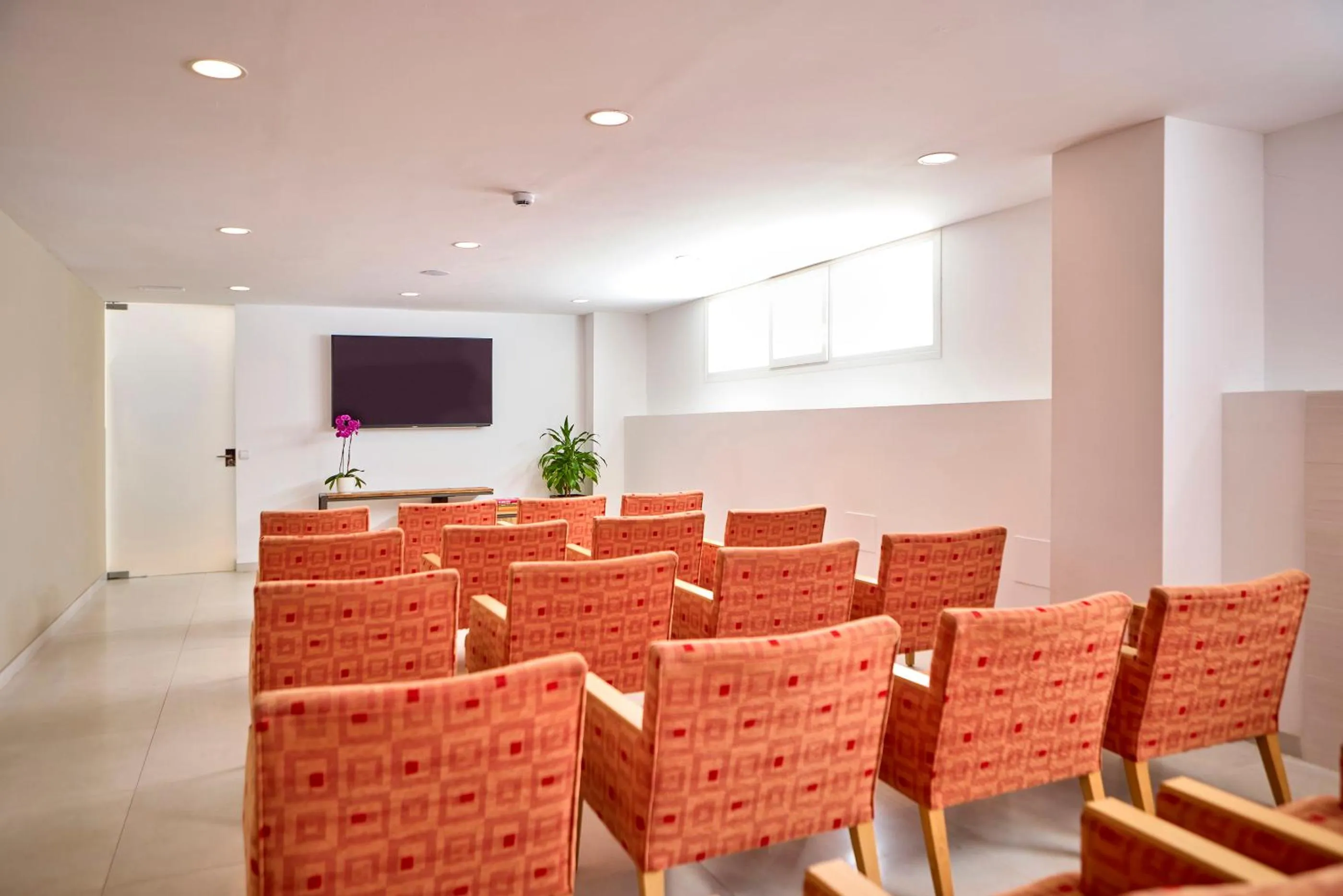 Communal lounge/ TV room in Universal Hotel Perla