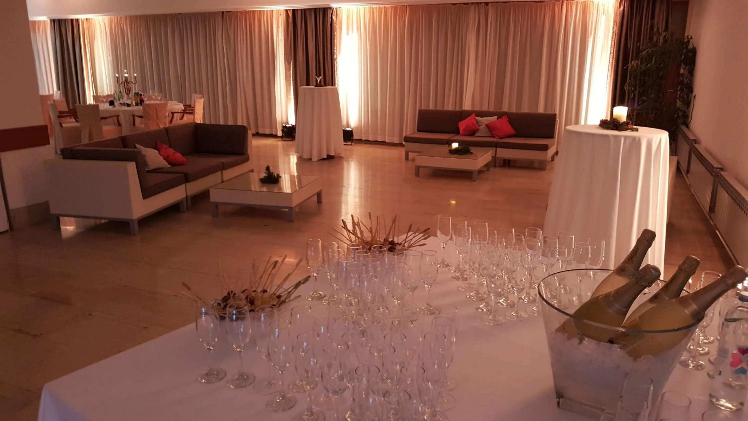 Seating area in Hotel Pula