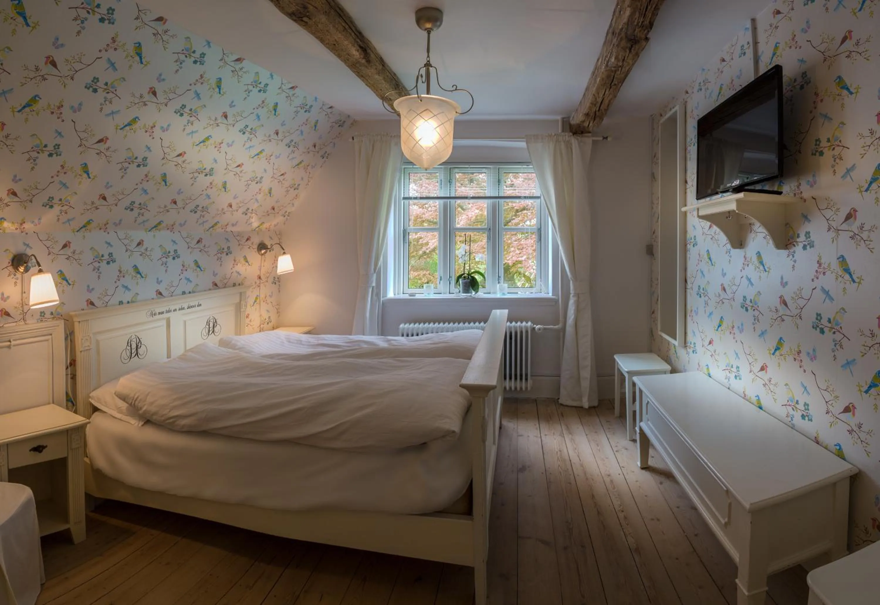 Photo of the whole room in Jungshoved Præstegård B&B