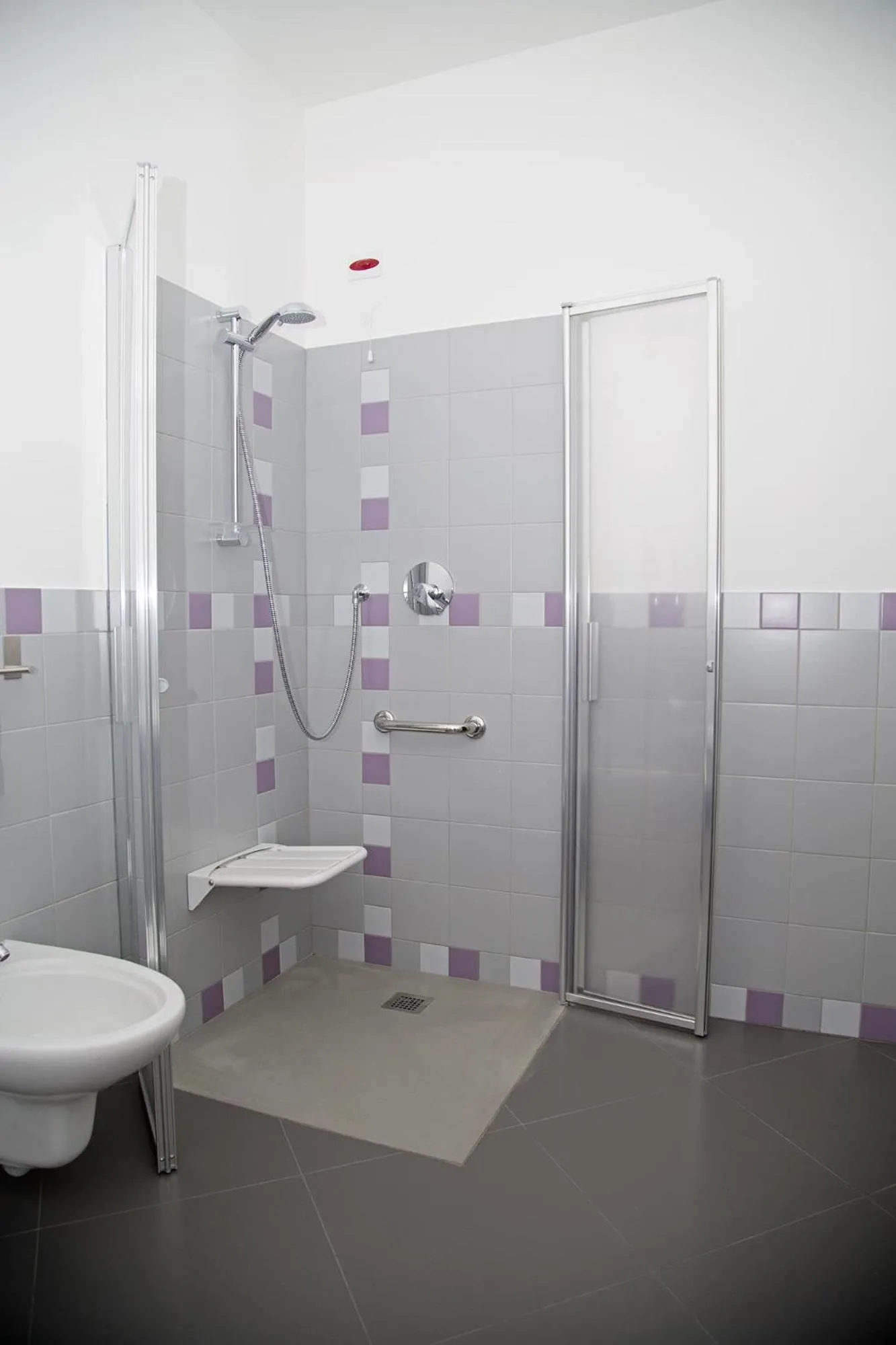 Shower in B&B La Frola