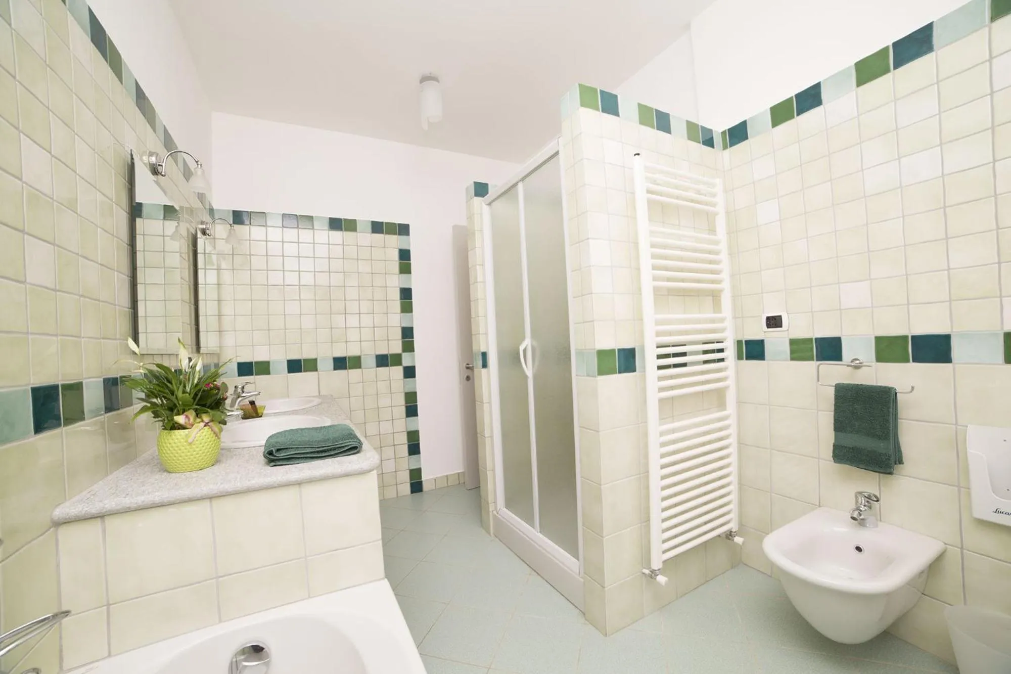 Shower in B&B La Frola