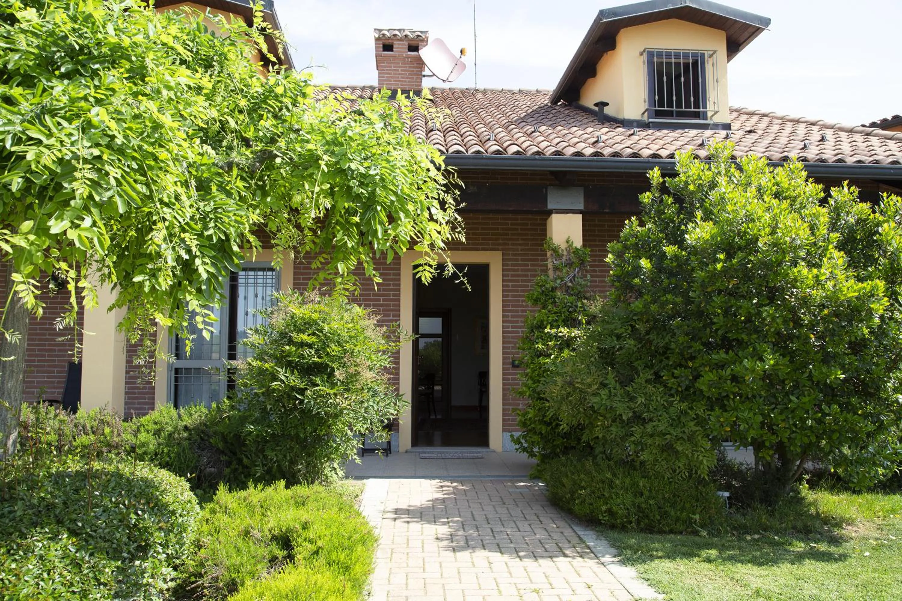 Facade/entrance in B&B La Frola