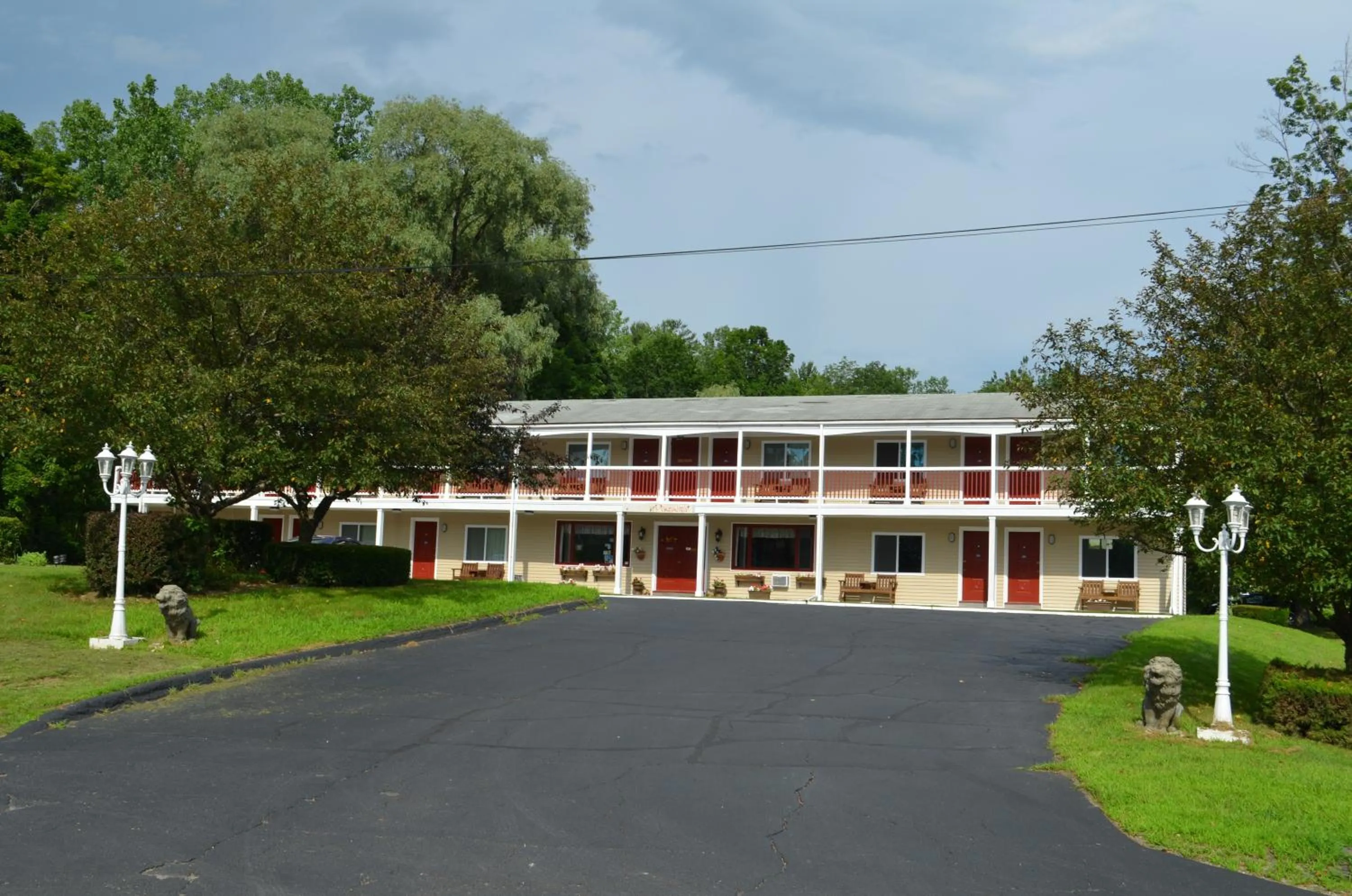 Facade/entrance in Cozy Corner Motel