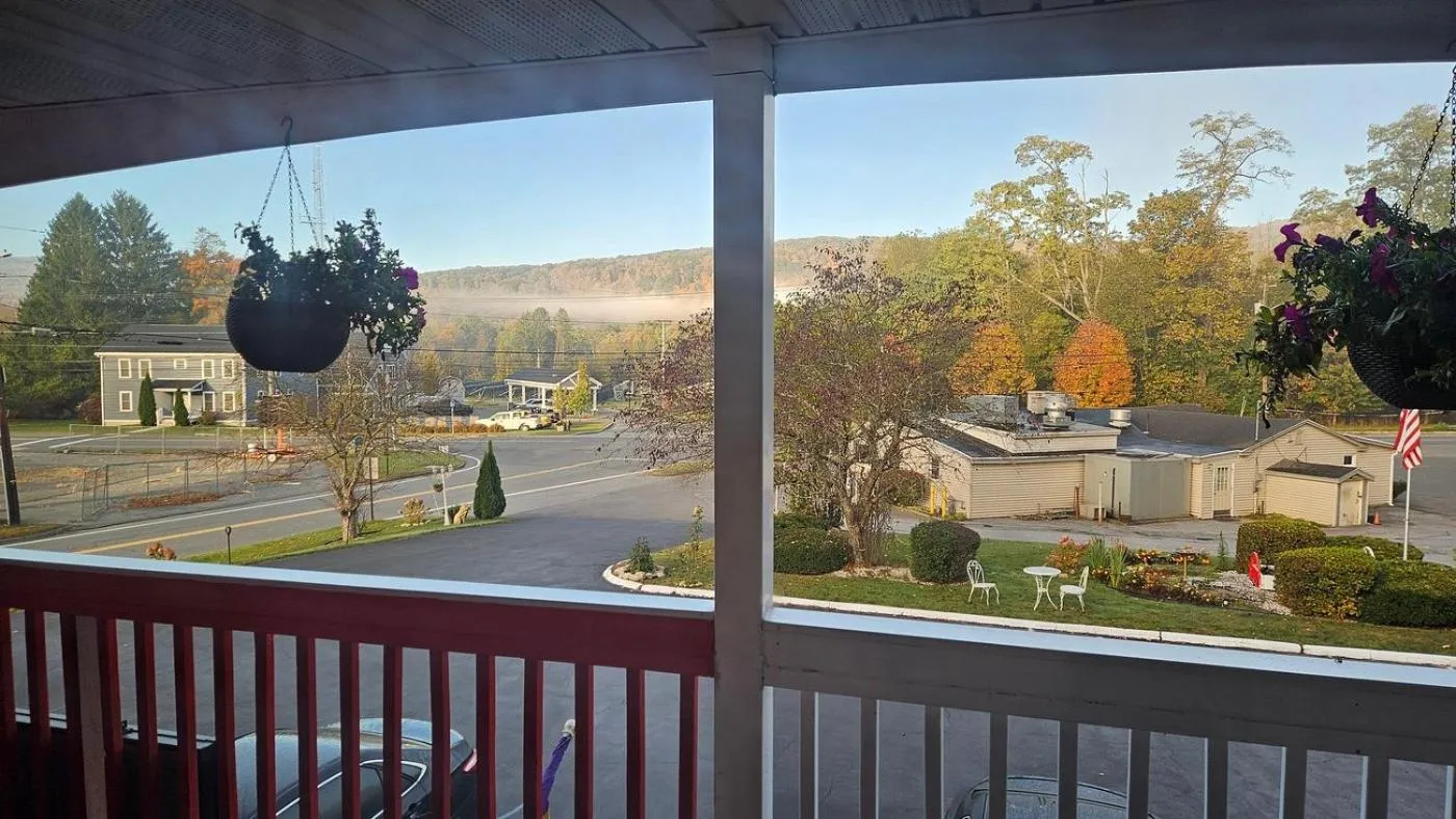 Mountain view in Cozy Corner Motel