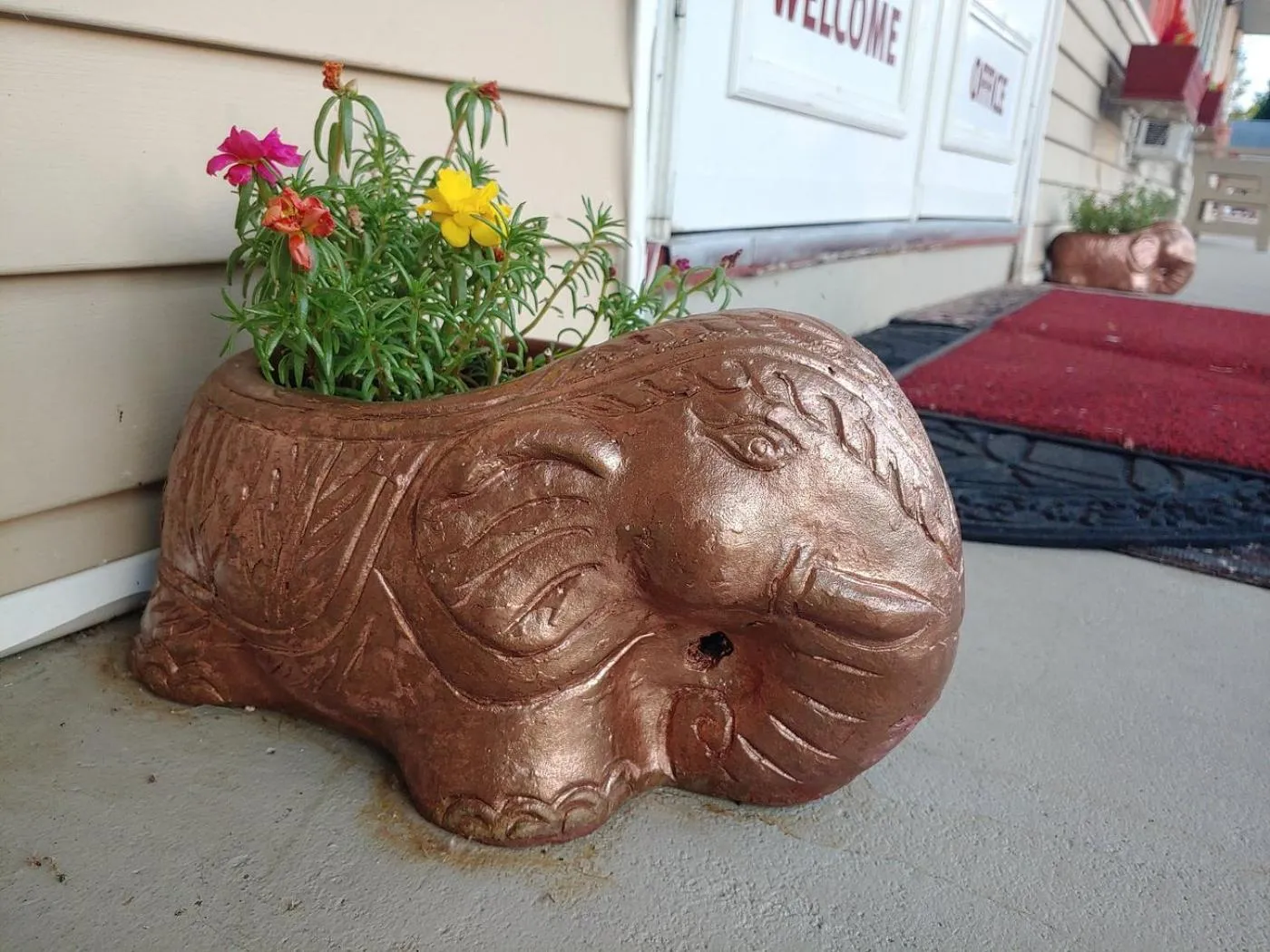 Decorative detail in Cozy Corner Motel