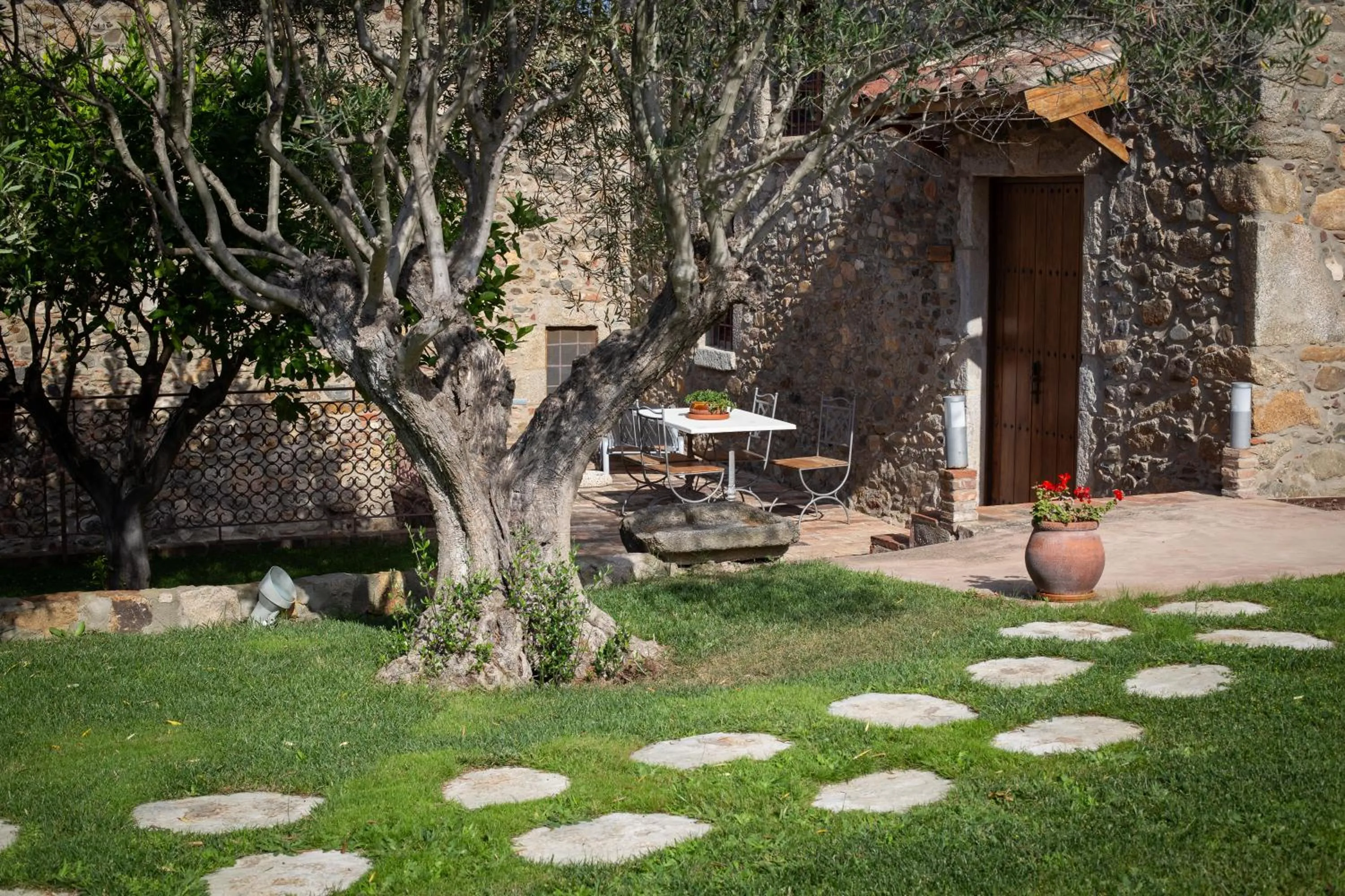 Garden in Hotel Mas 1670 - Adults Only