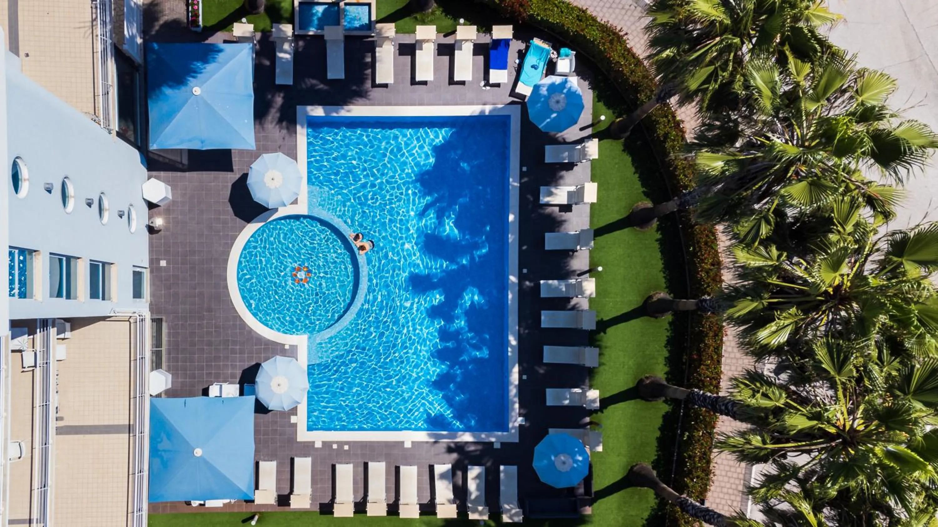 Swimming pool in Kiara Residence