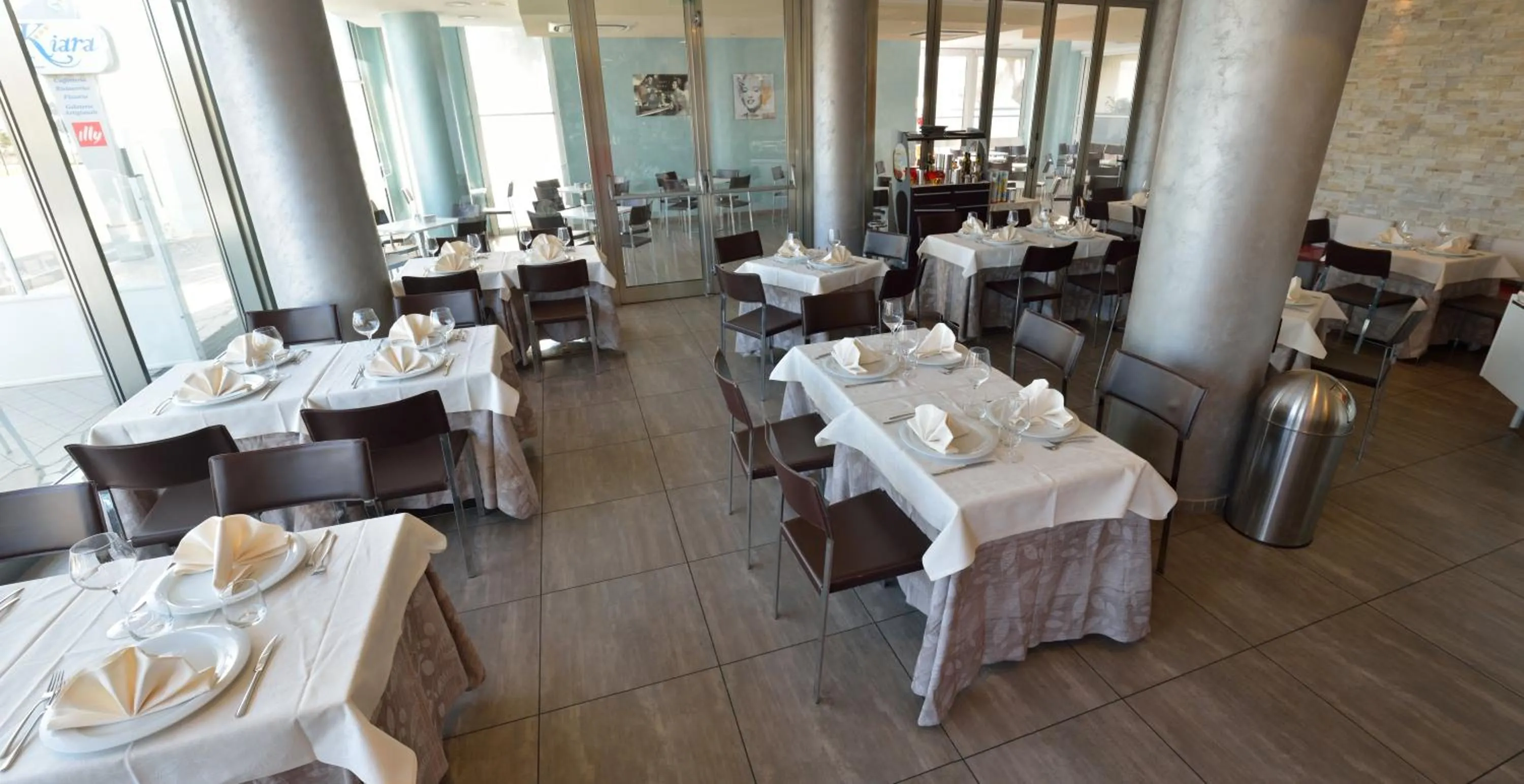 Restaurant/places to eat in Kiara Residence