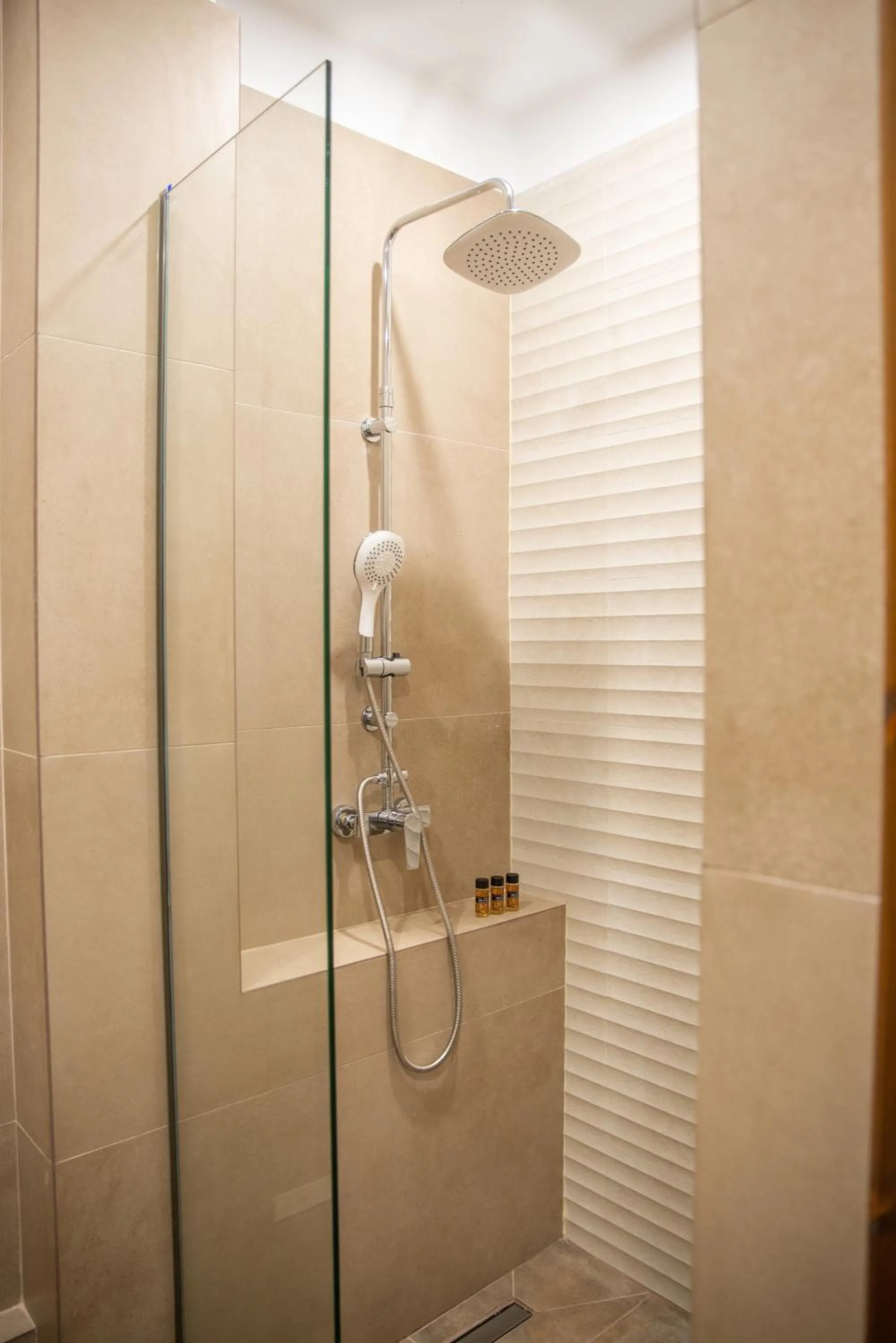Shower in Hotel Cleopatra