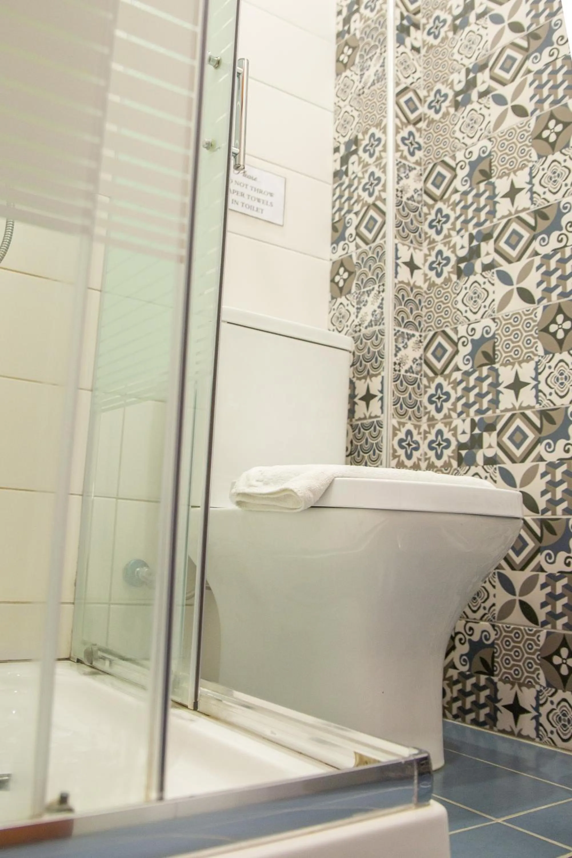 Shower in Hotel Cleopatra