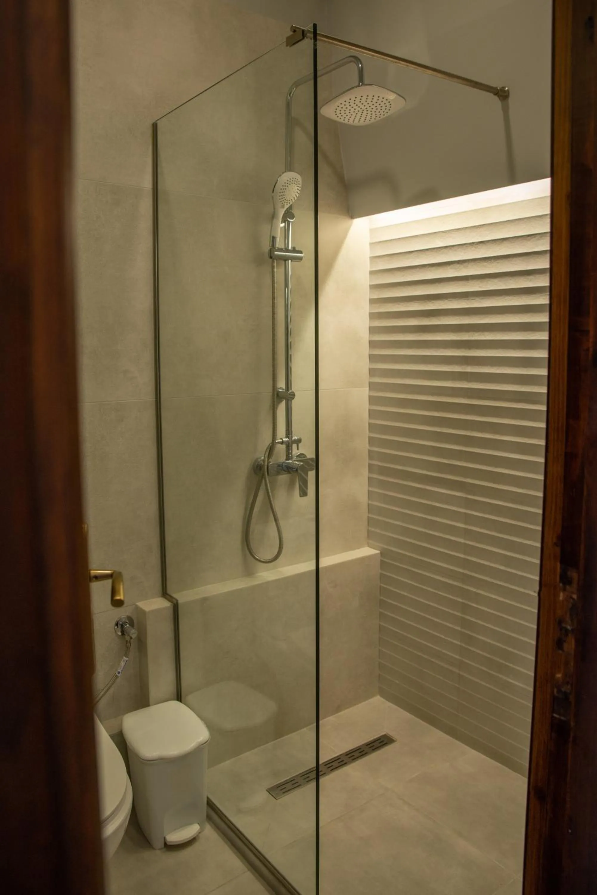 Shower in Hotel Cleopatra