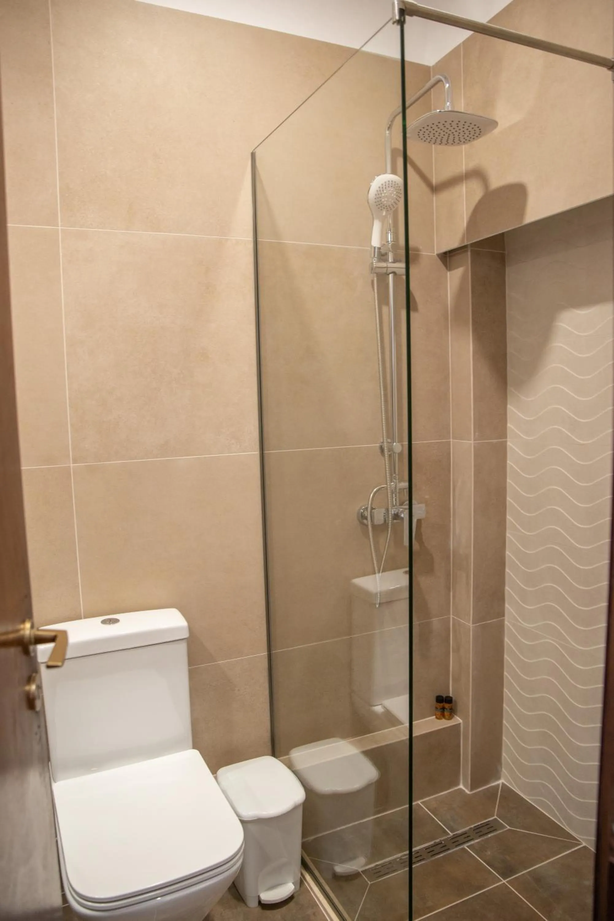 Shower in Hotel Cleopatra