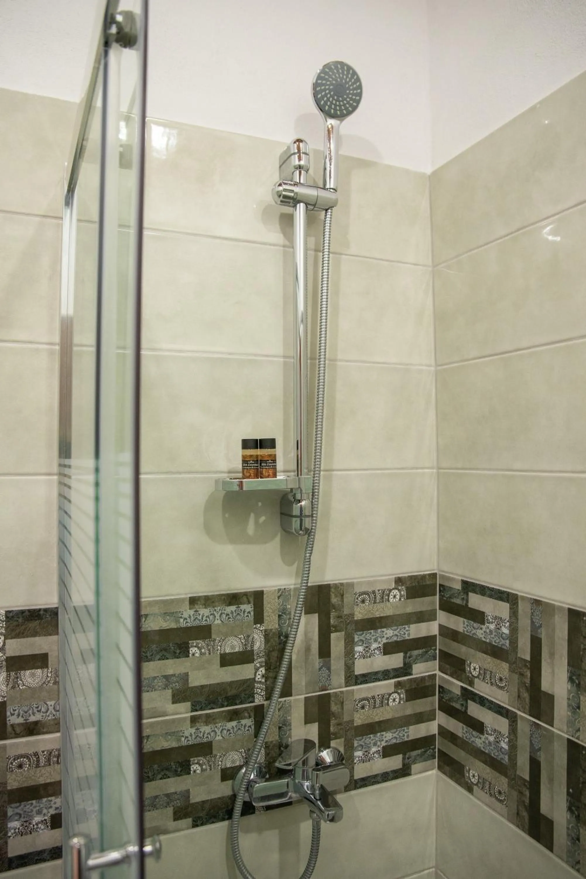 Shower in Hotel Cleopatra