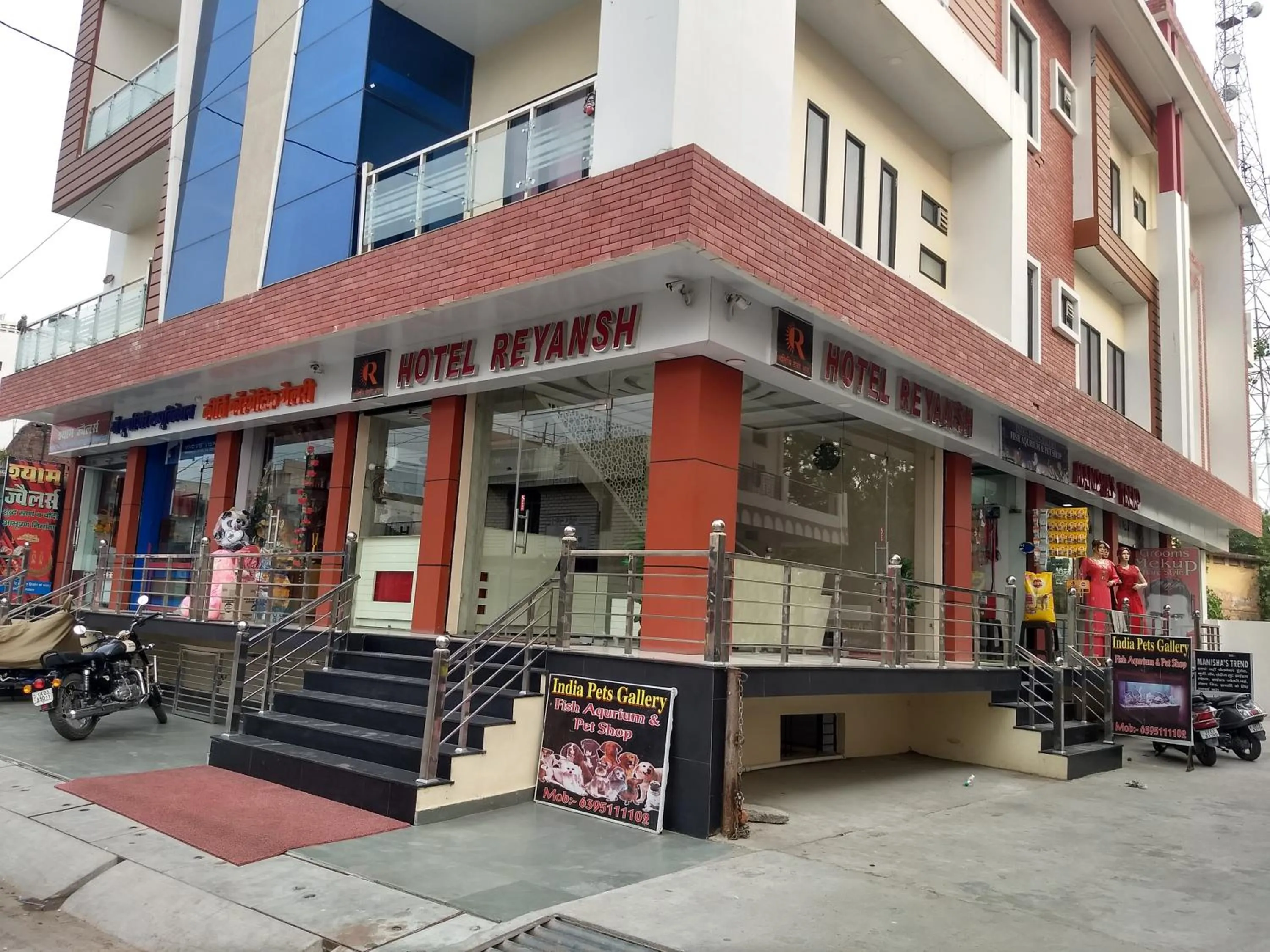 Shopping Area in Hotel Reyansh