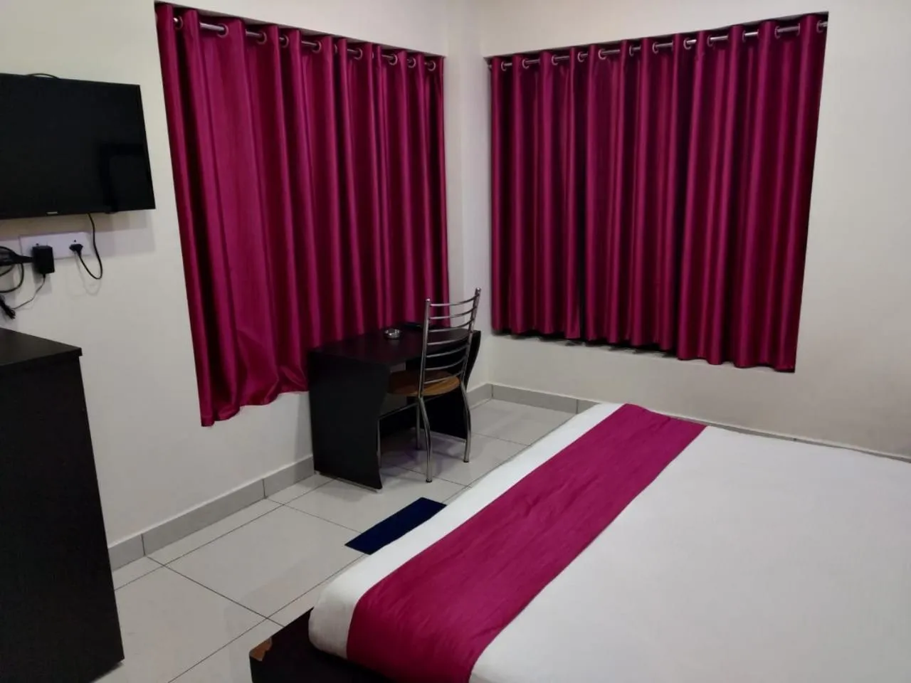 TV and multimedia in Hotel Reyansh