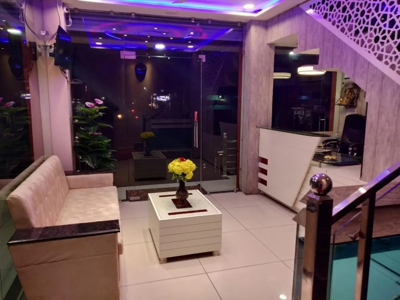 Facade/entrance in Hotel Reyansh