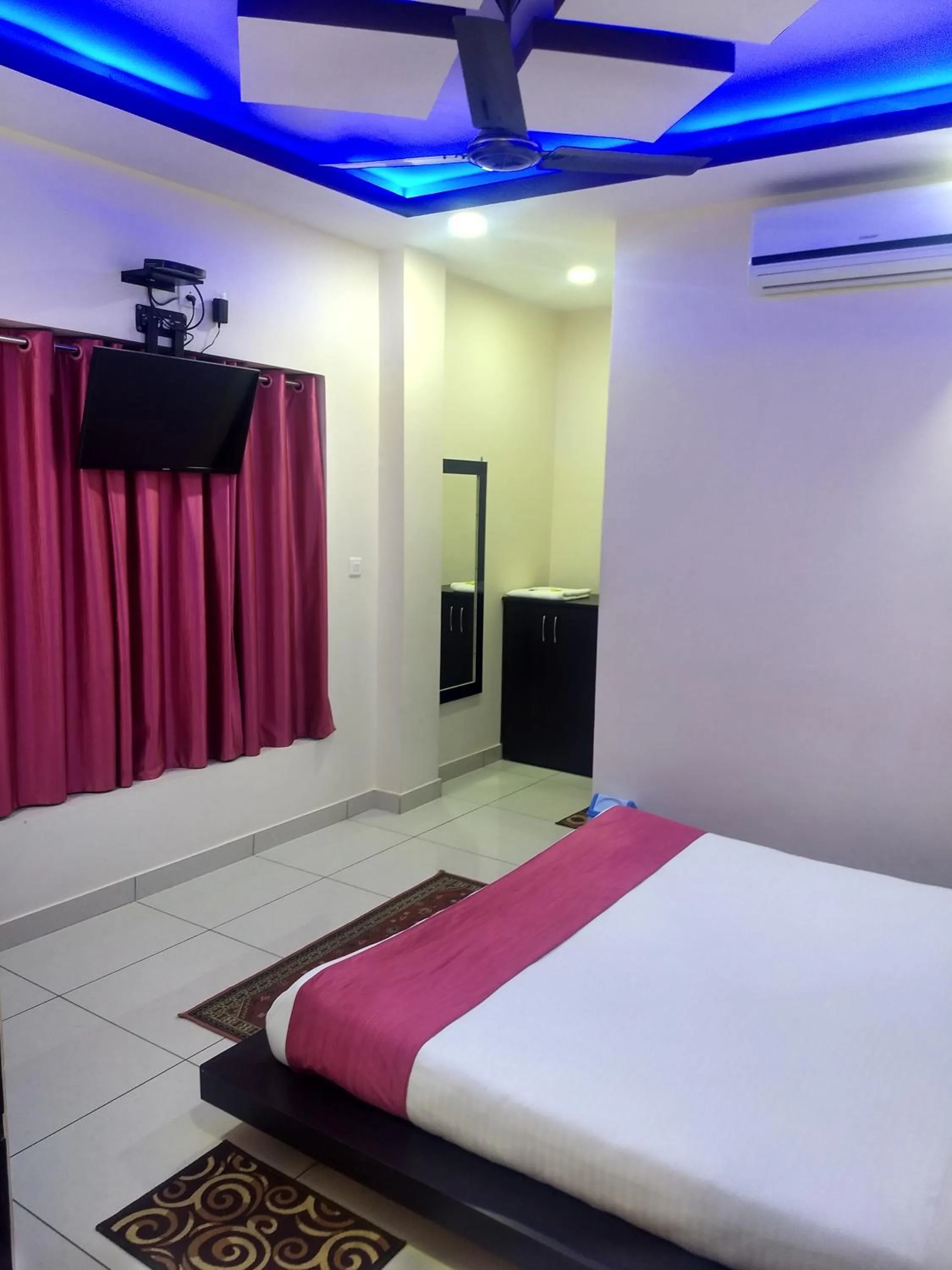 Photo of the whole room in Hotel Reyansh