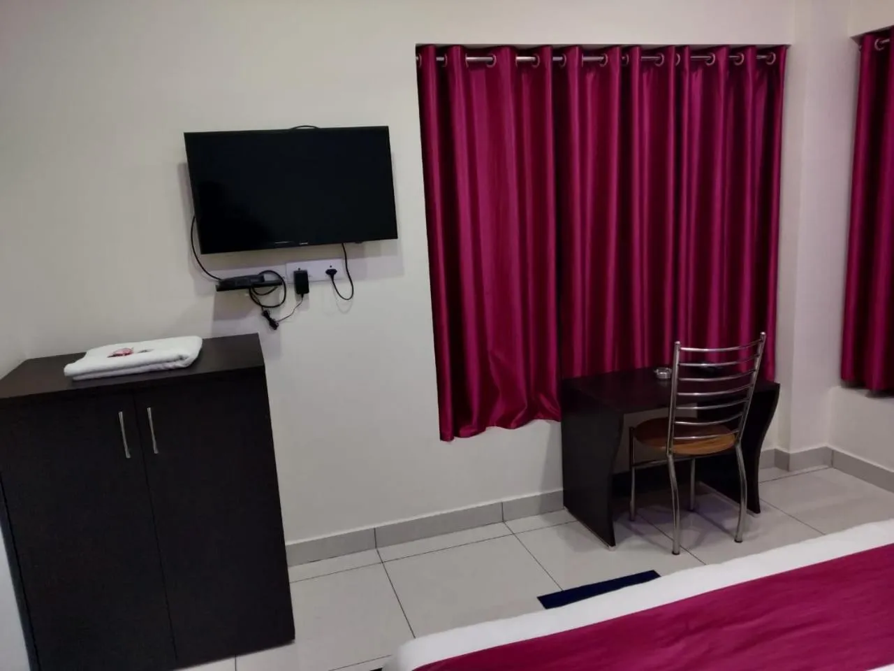 TV and multimedia in Hotel Reyansh