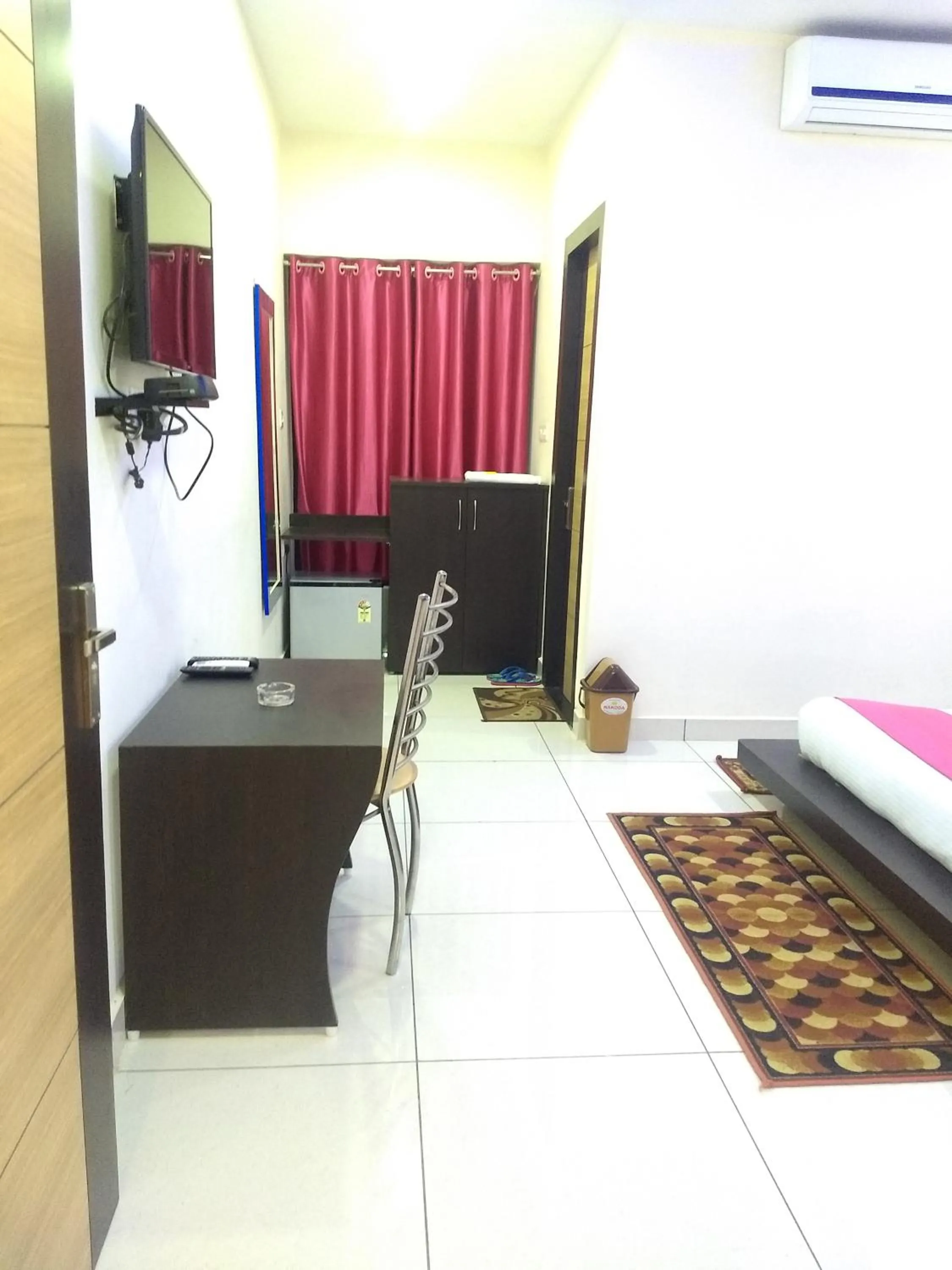 Photo of the whole room in Hotel Reyansh