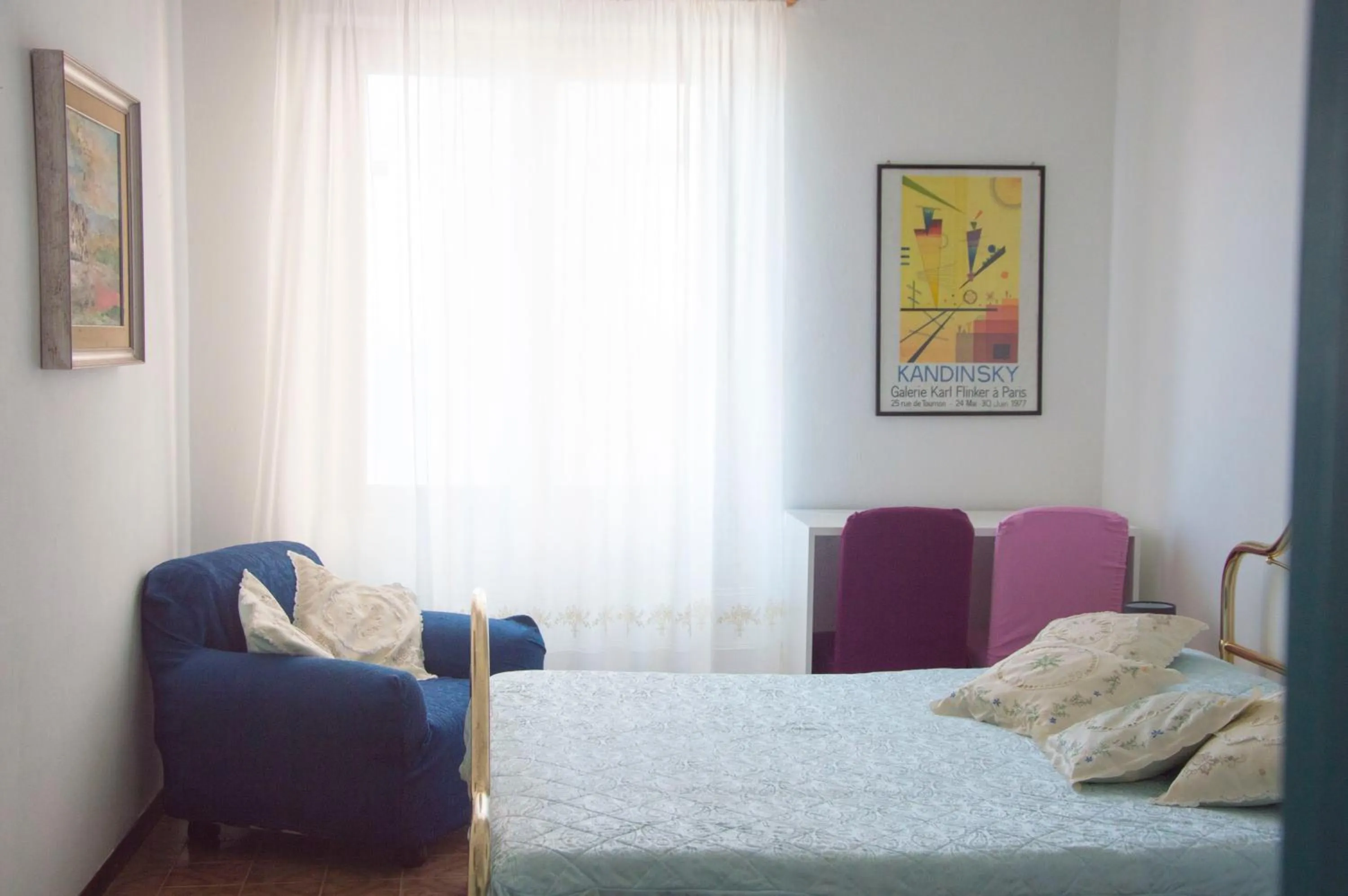 Photo of the whole room in Occhj a Mari