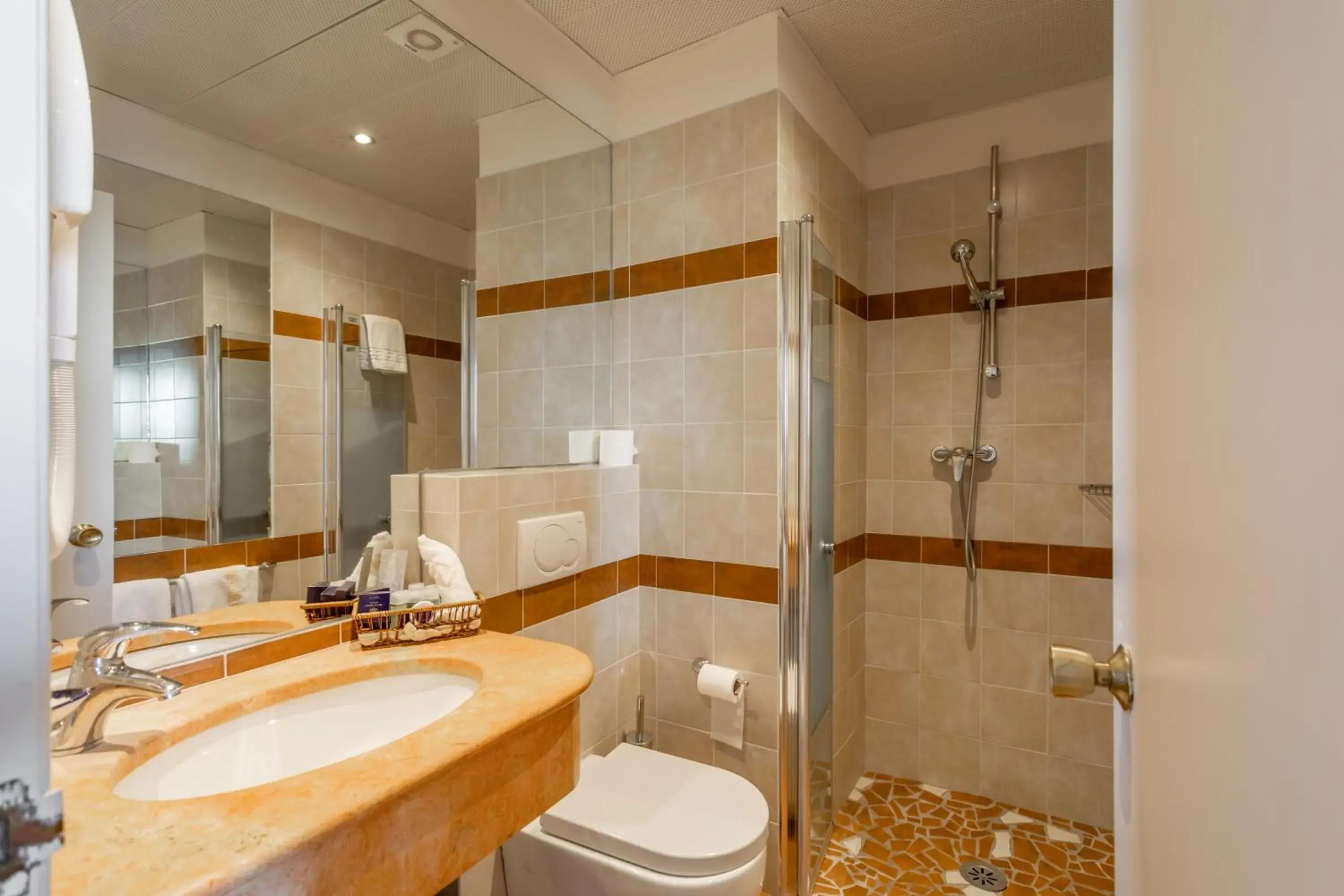 Twin Room with Balcony - single occupancy in Notre Dame of Jerusalem Center Twin Room with Balcony - single occupancy in Notre Dame of Jerusalem Center