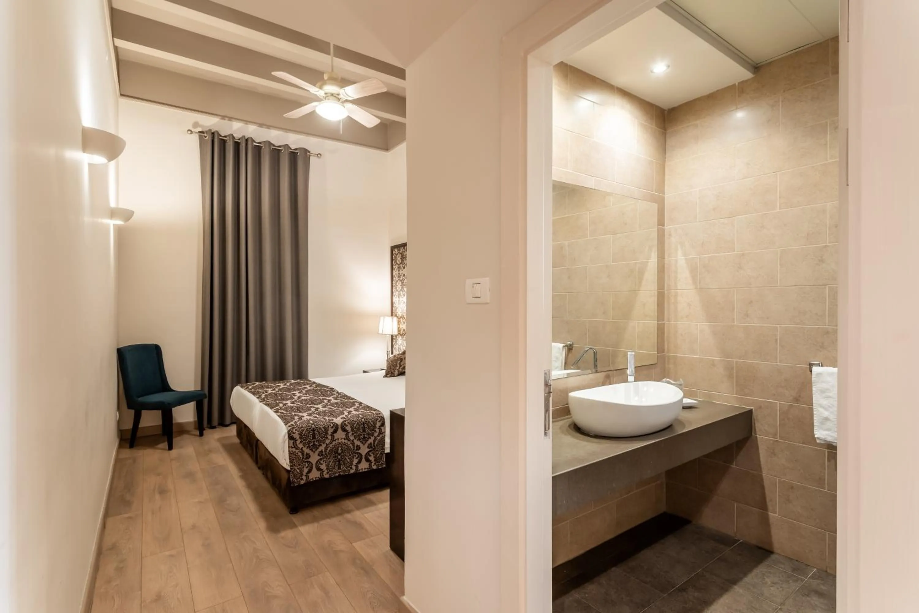 Photo of the whole room, Bed in Notre Dame of Jerusalem Center