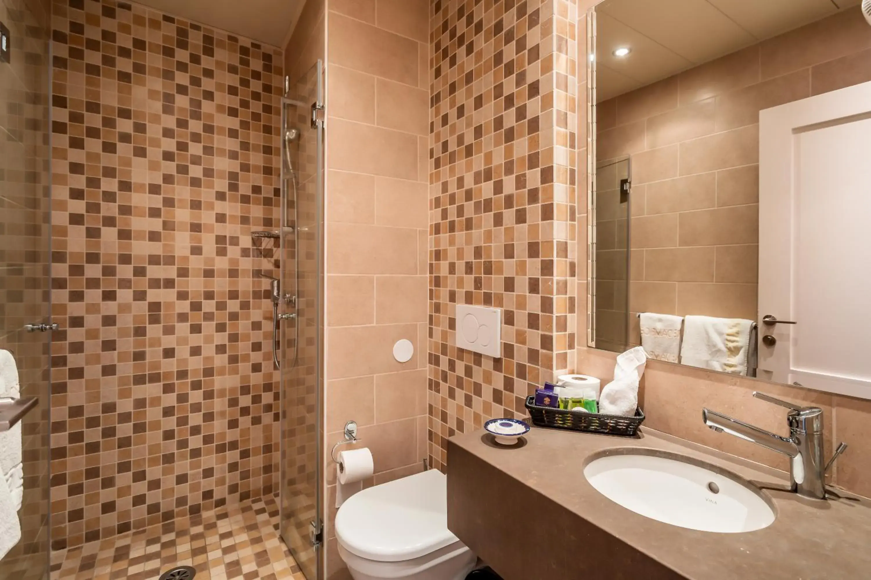 Deluxe Double Room in Notre Dame of Jerusalem Center Deluxe Double Room in Notre Dame of Jerusalem Center