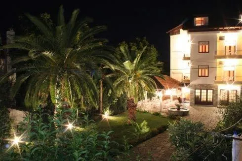 Garden in Vicky Rooms & Apartments