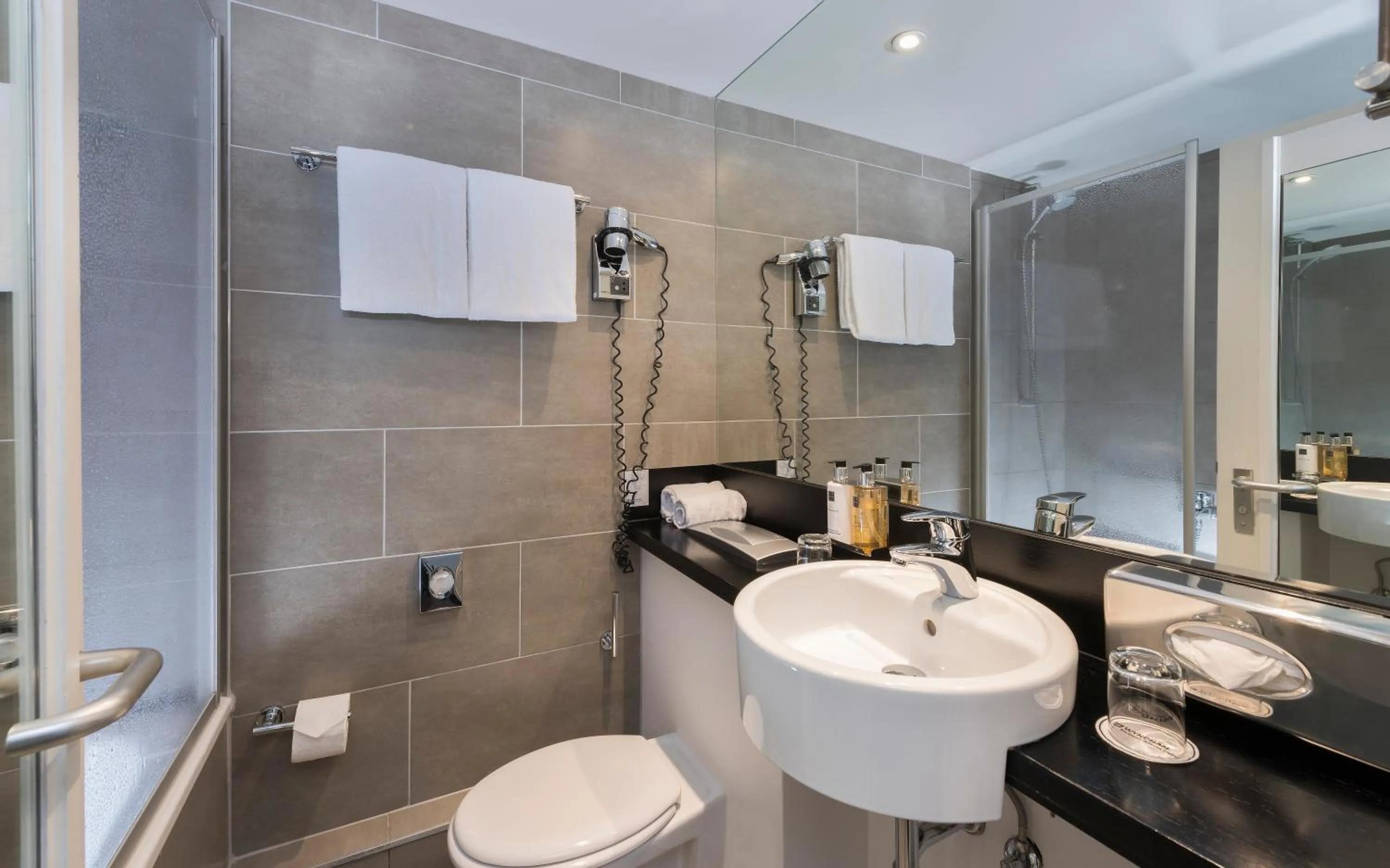 Bathroom in Wyndham Stuttgart Airport Messe