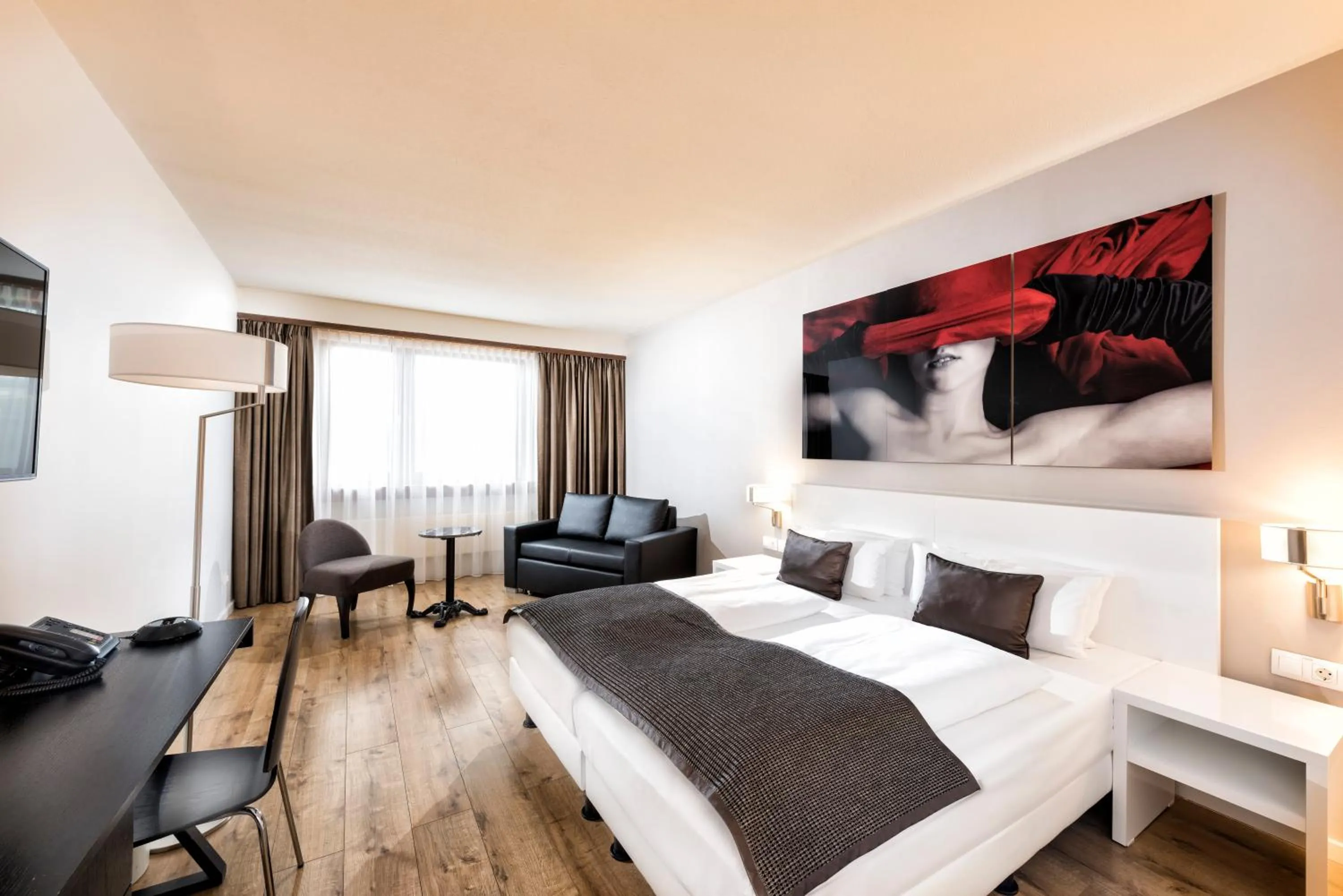 Photo of the whole room, Bed in Wyndham Stuttgart Airport Messe