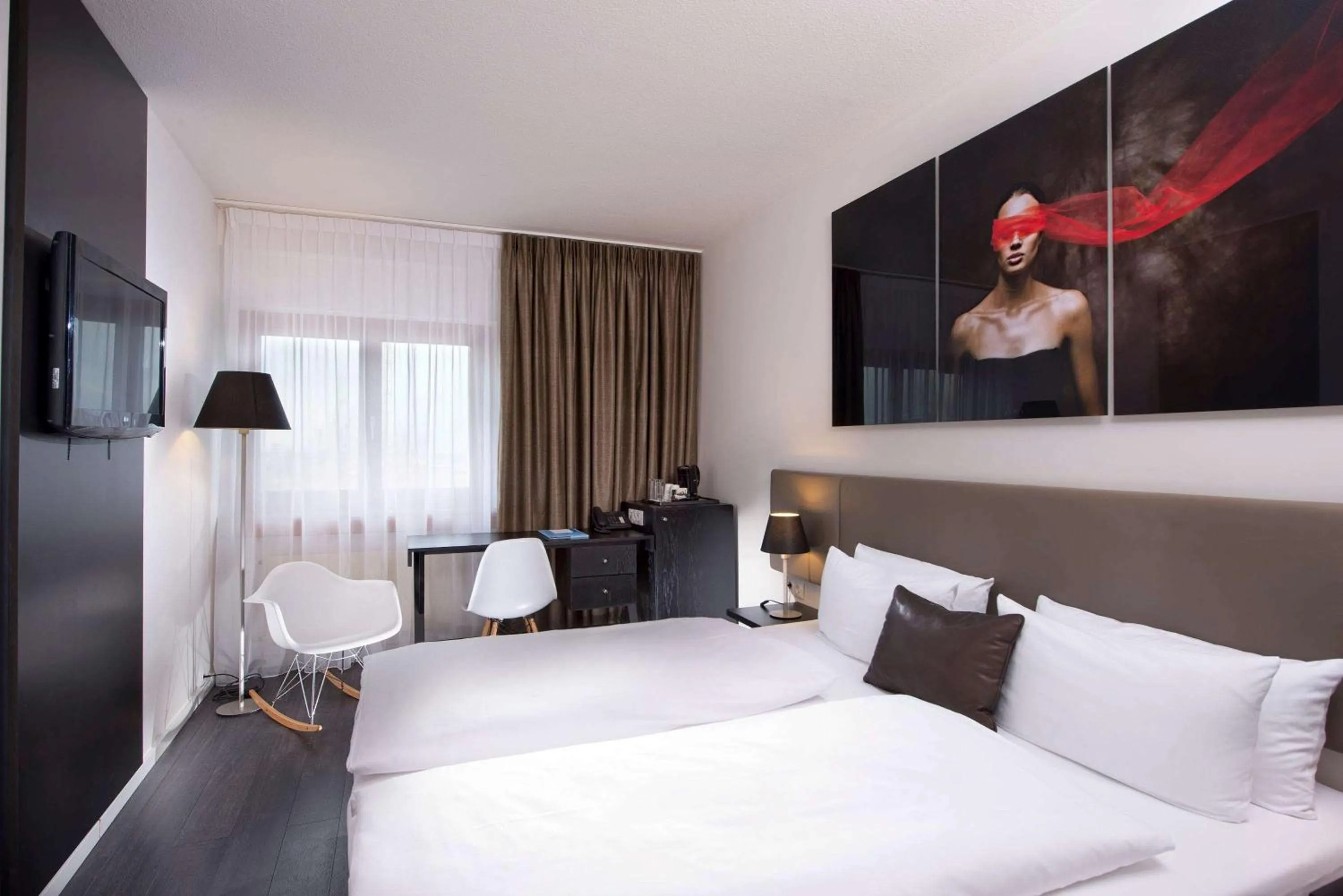 Photo of the whole room, Bed in Wyndham Stuttgart Airport Messe