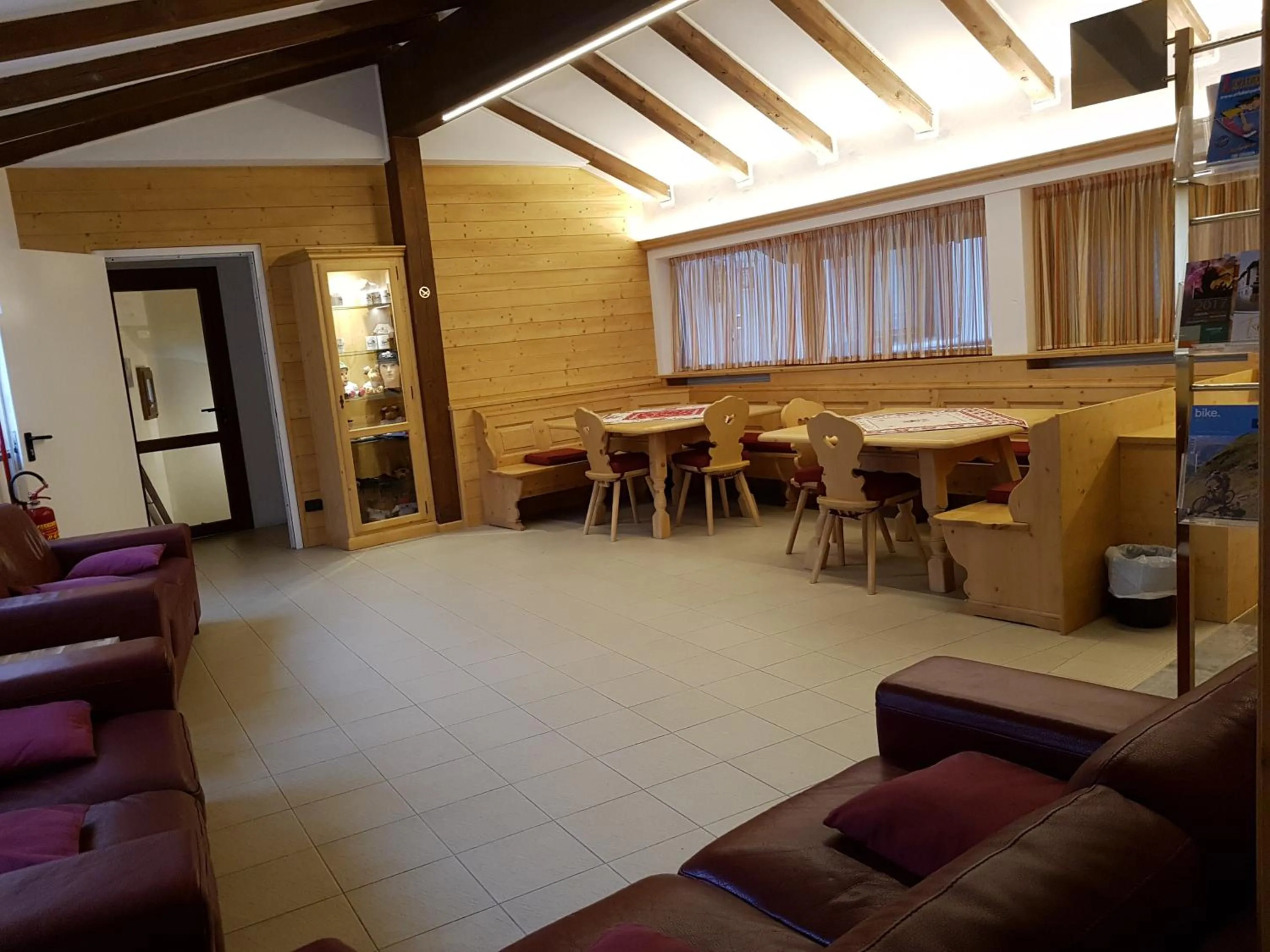 Communal lounge/ TV room in Hotel Raibl e Appartamenti