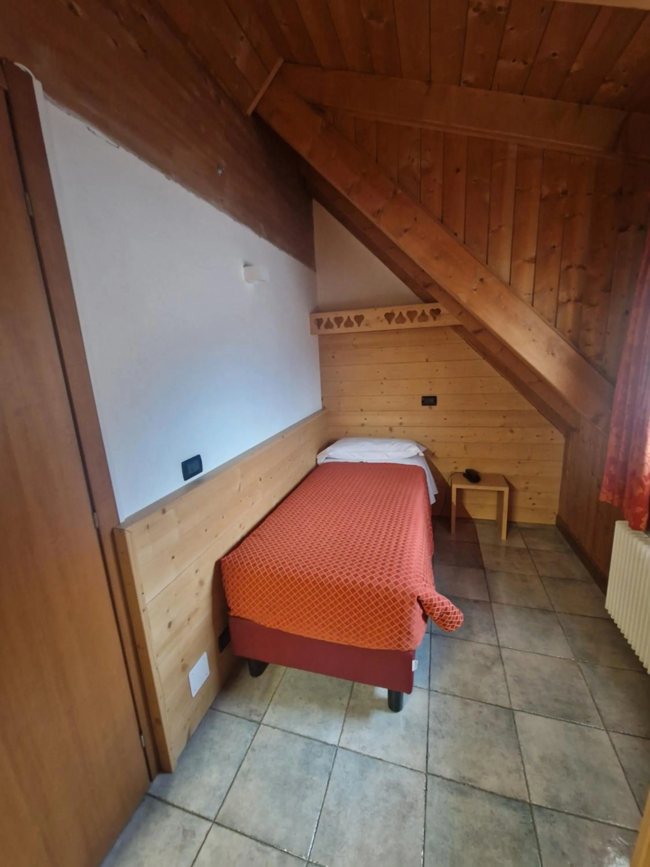 Bedroom, Bed in Hotel Raibl e Appartamenti