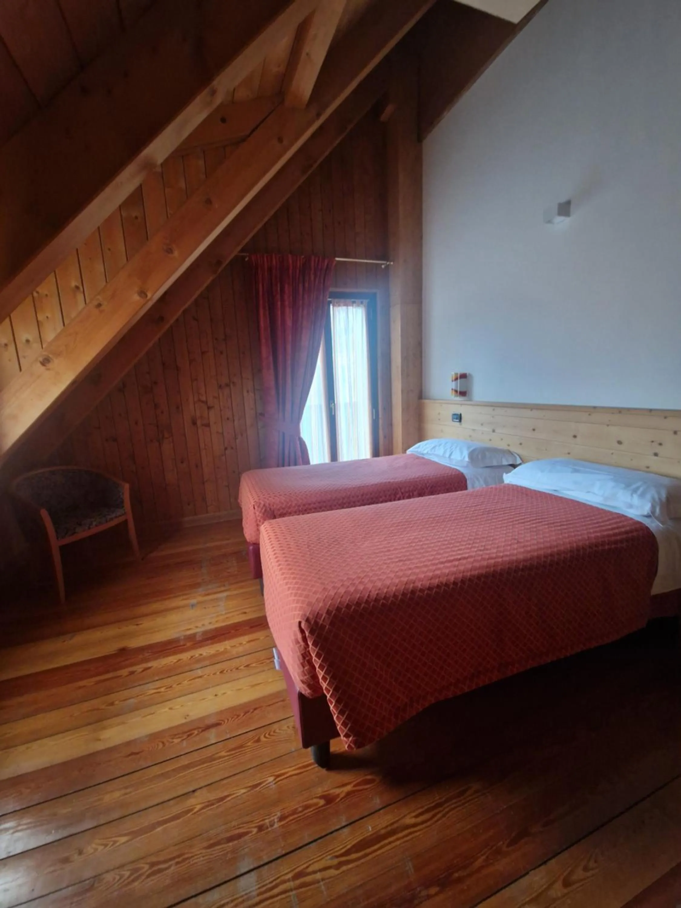 Bedroom, Bed in Hotel Raibl e Appartamenti