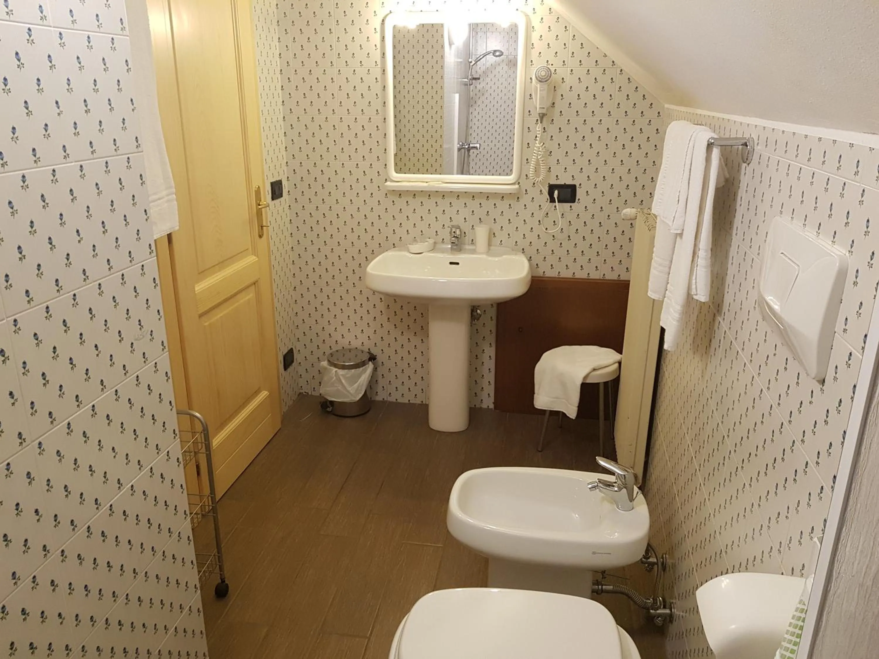 Bathroom in Hotel Raibl e Appartamenti