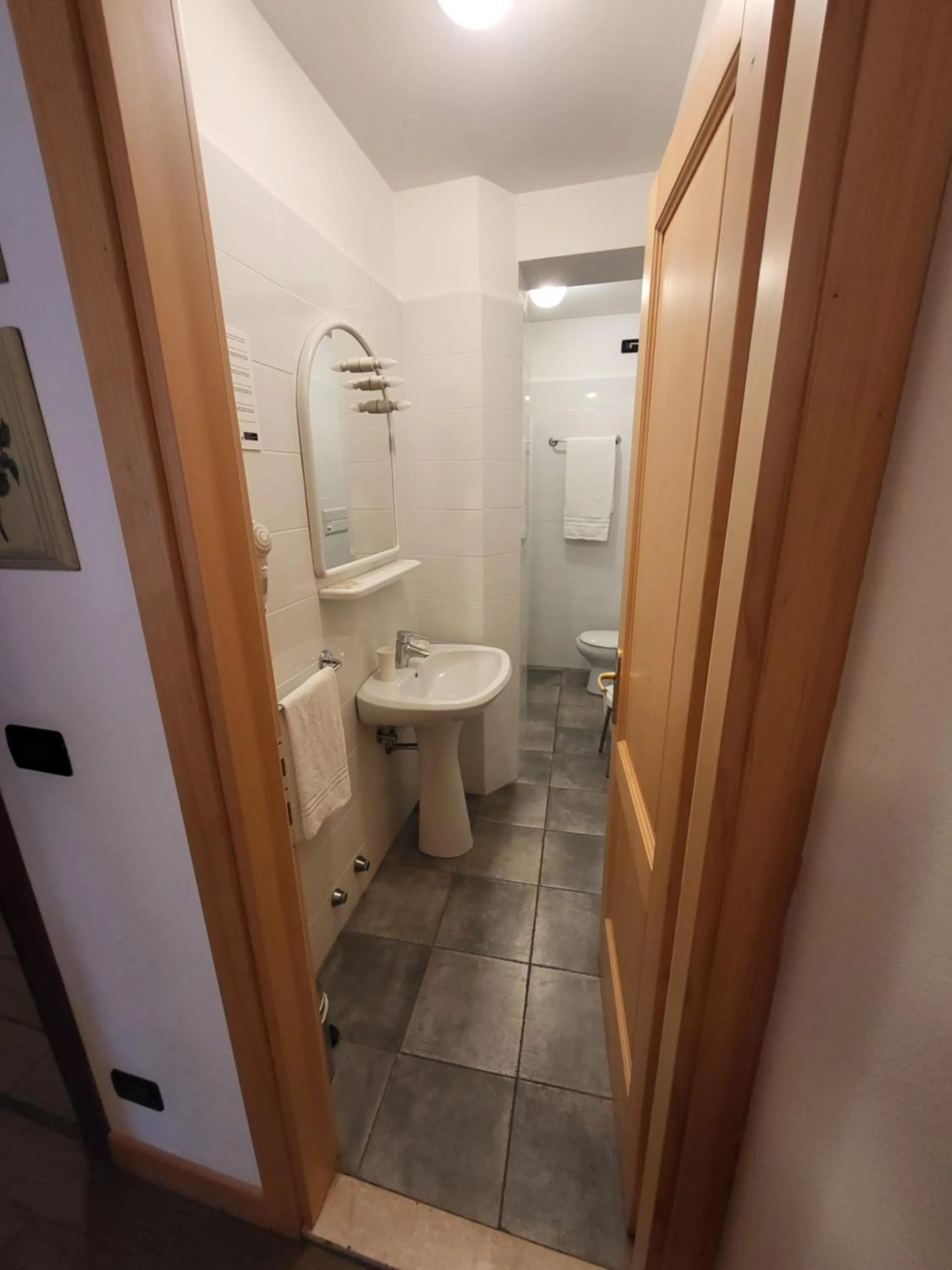 Bathroom in Hotel Raibl e Appartamenti