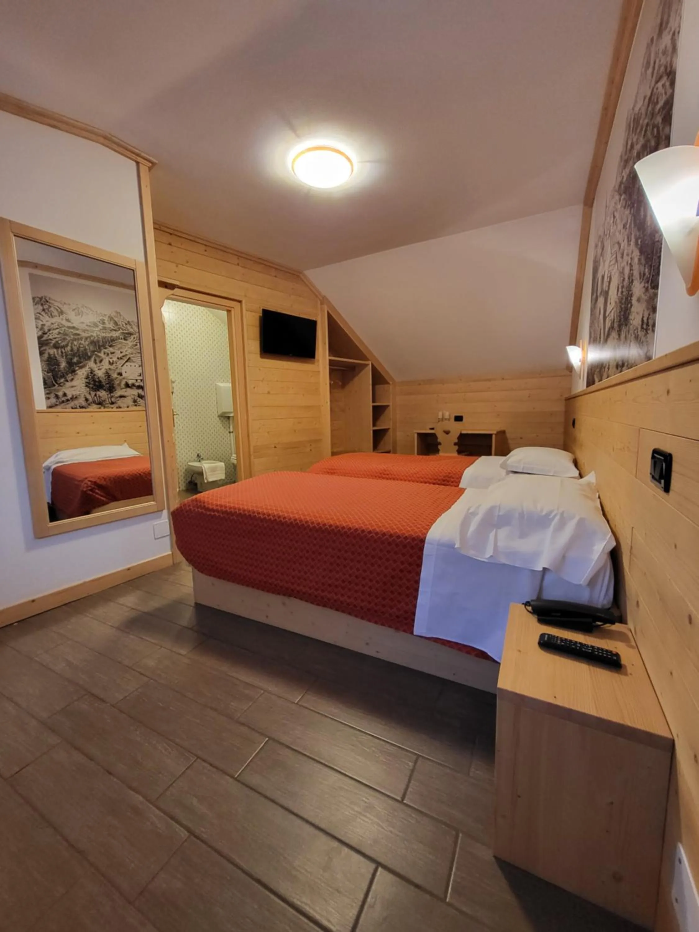 Bedroom, Bed in Hotel Raibl e Appartamenti