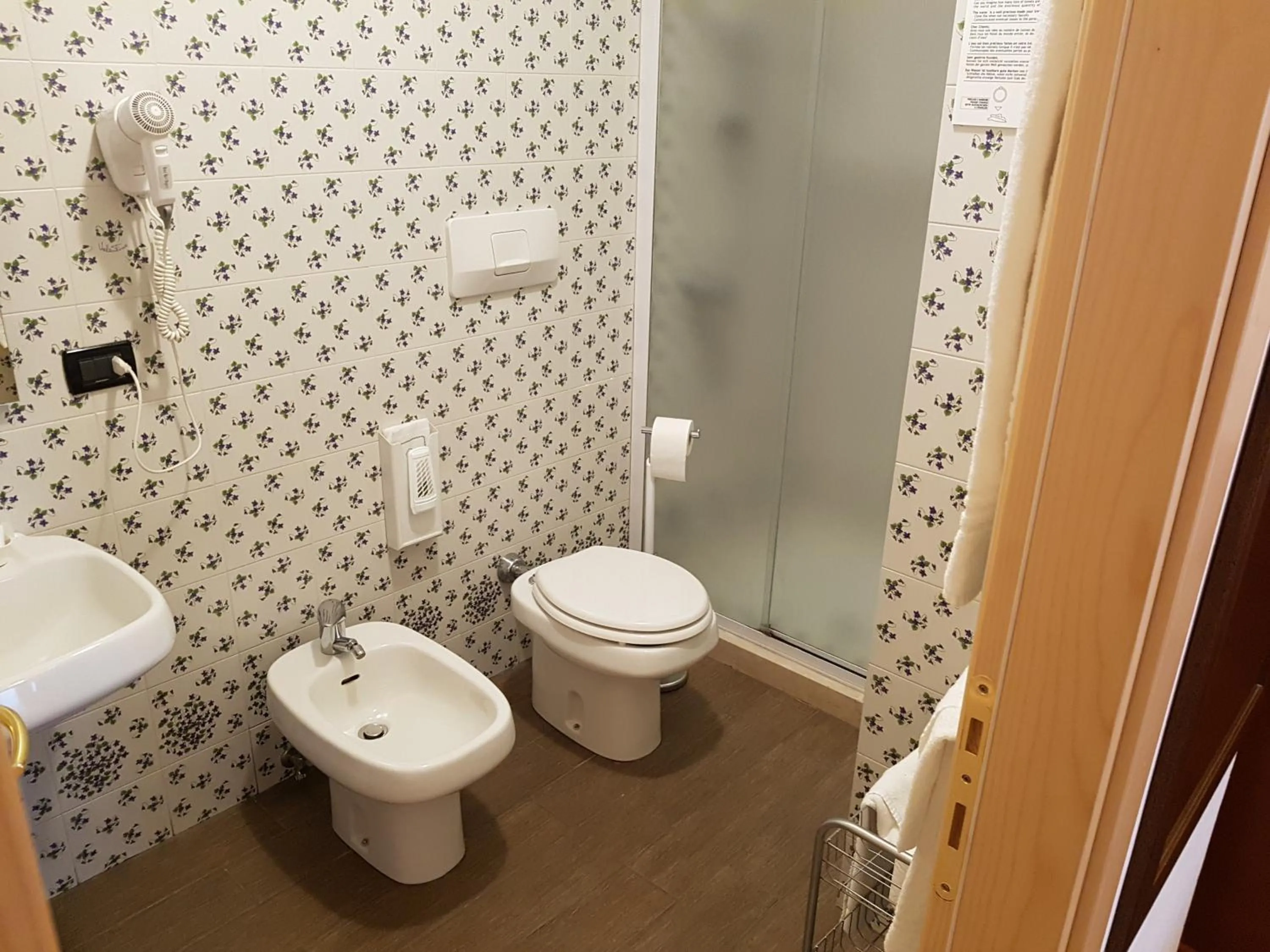 Bathroom in Hotel Raibl e Appartamenti