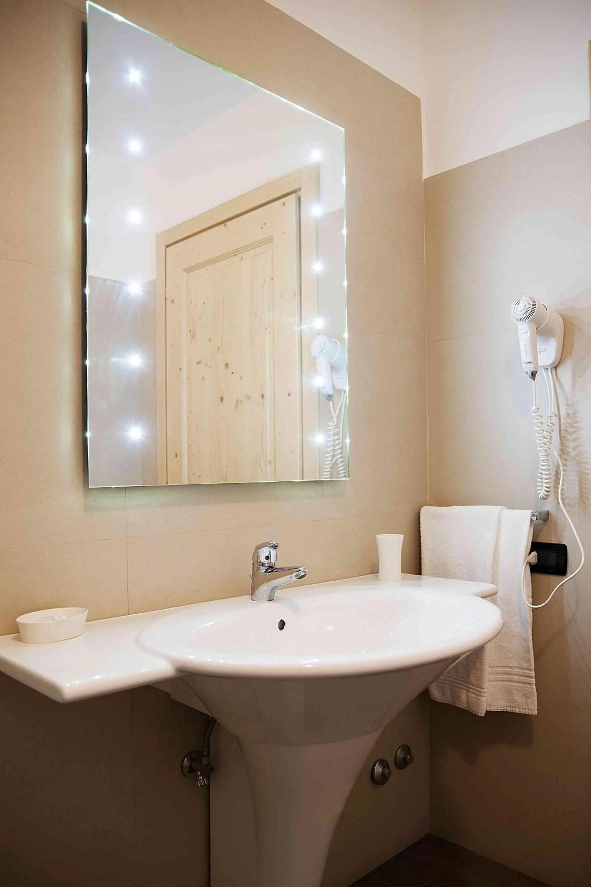 Bathroom in Hotel Raibl e Appartamenti