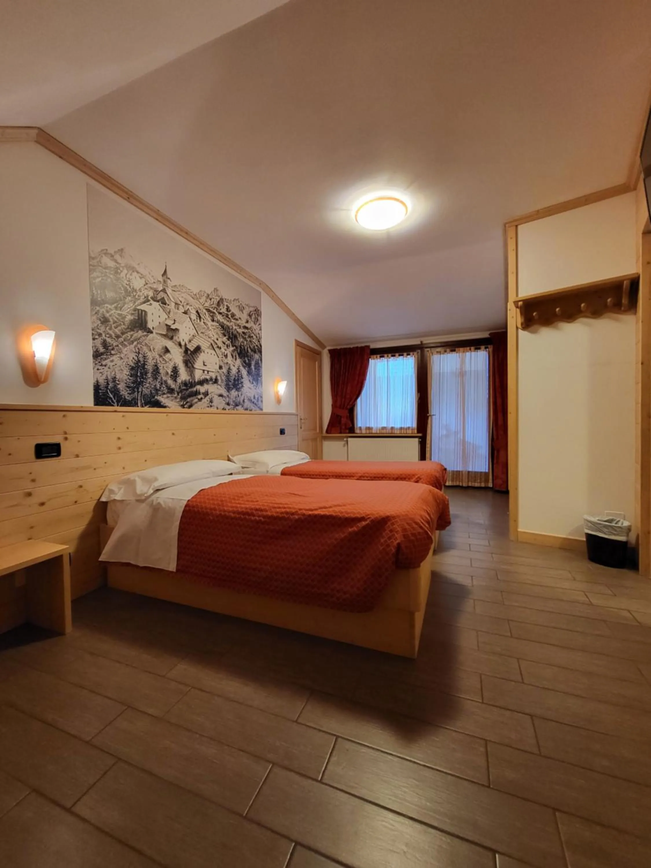 Bedroom, Bed in Hotel Raibl e Appartamenti