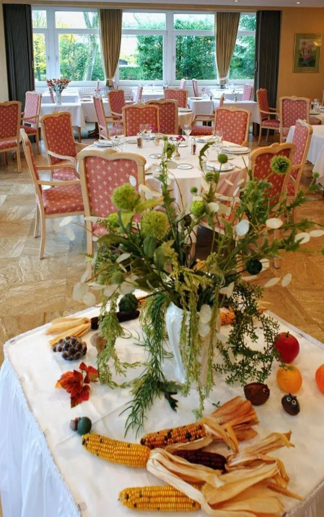 Restaurant/places to eat in Meyer Appartments