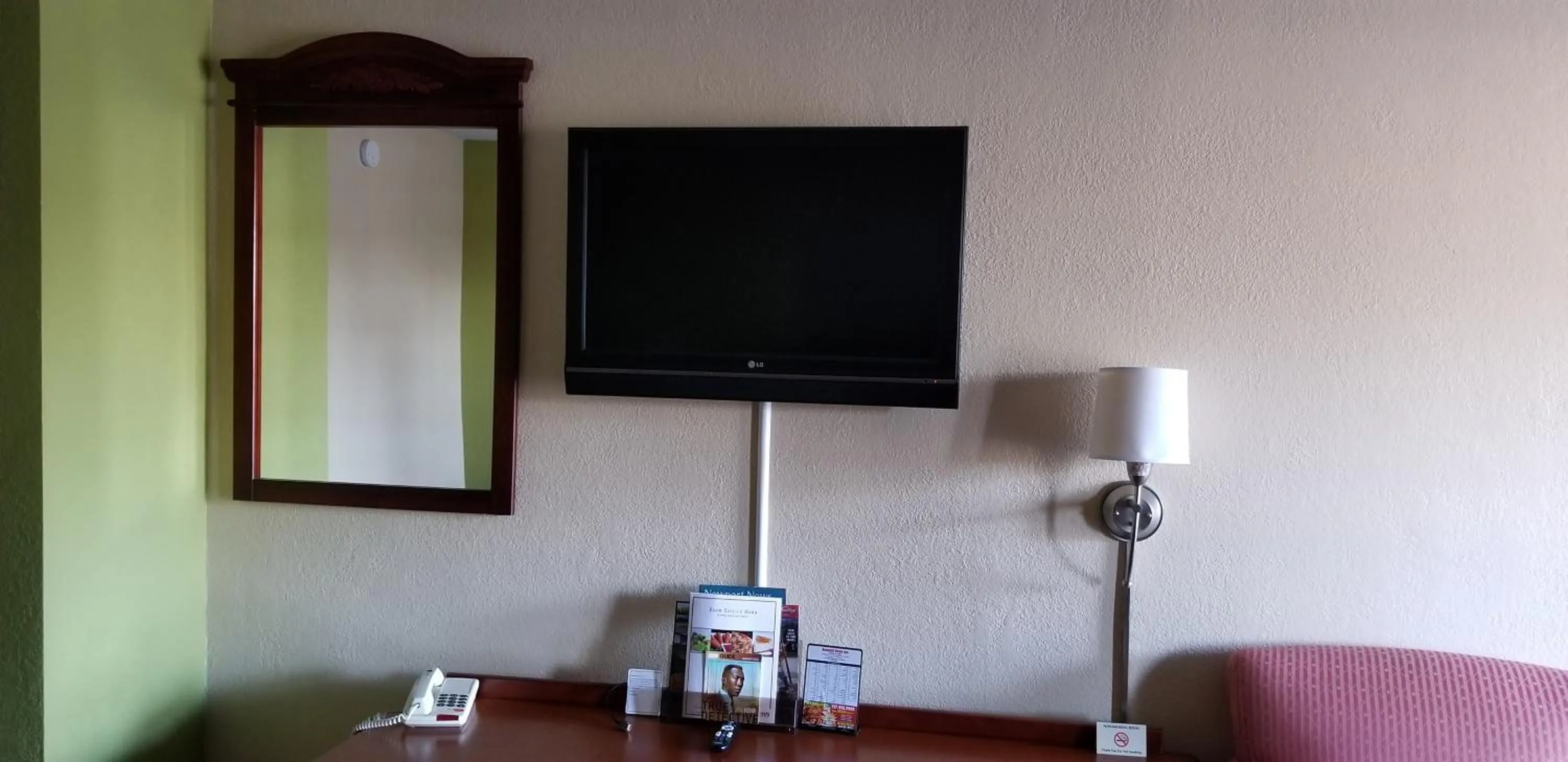 TV and multimedia in Newport News Inn