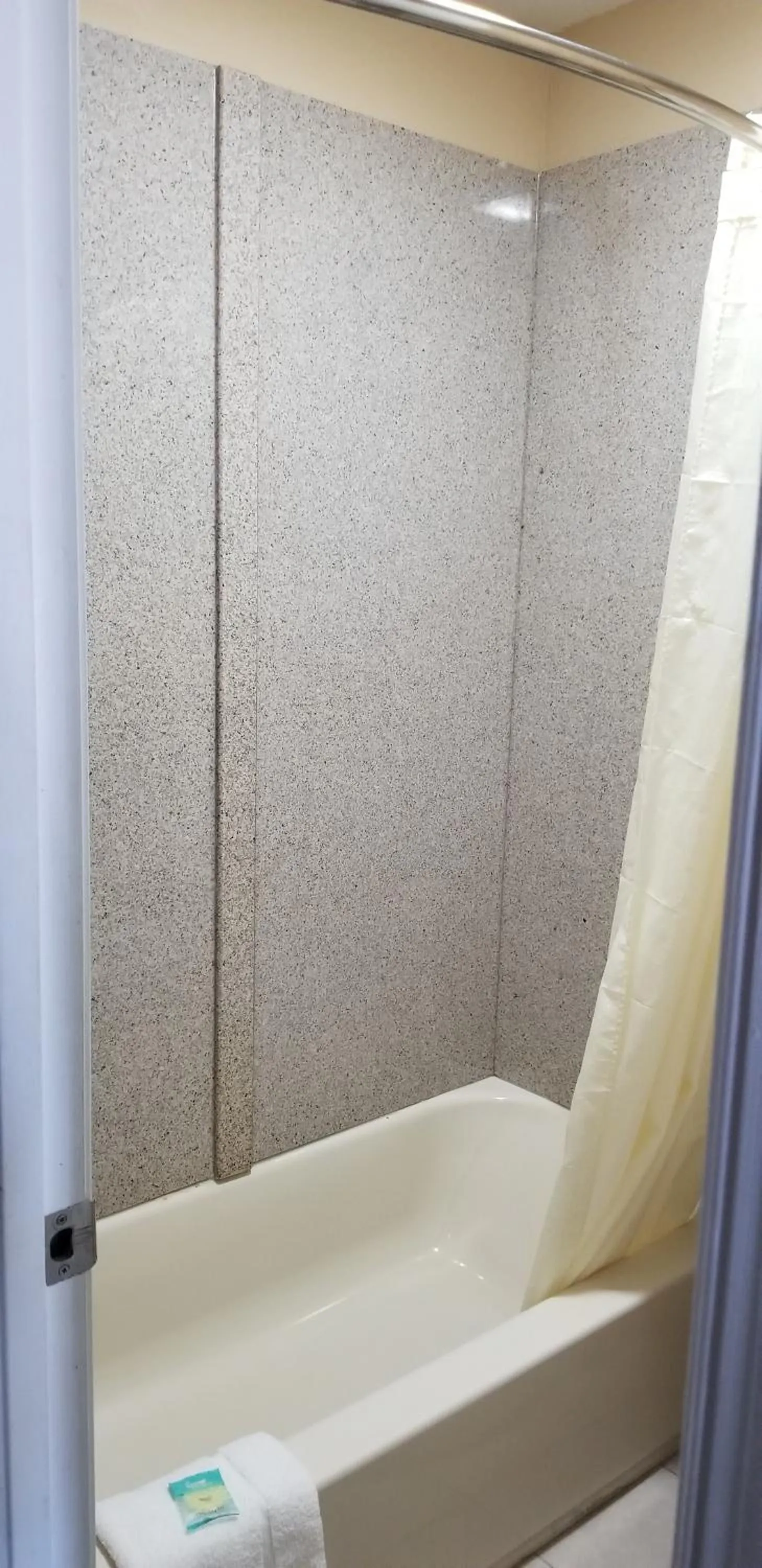 Bathroom in Newport News Inn