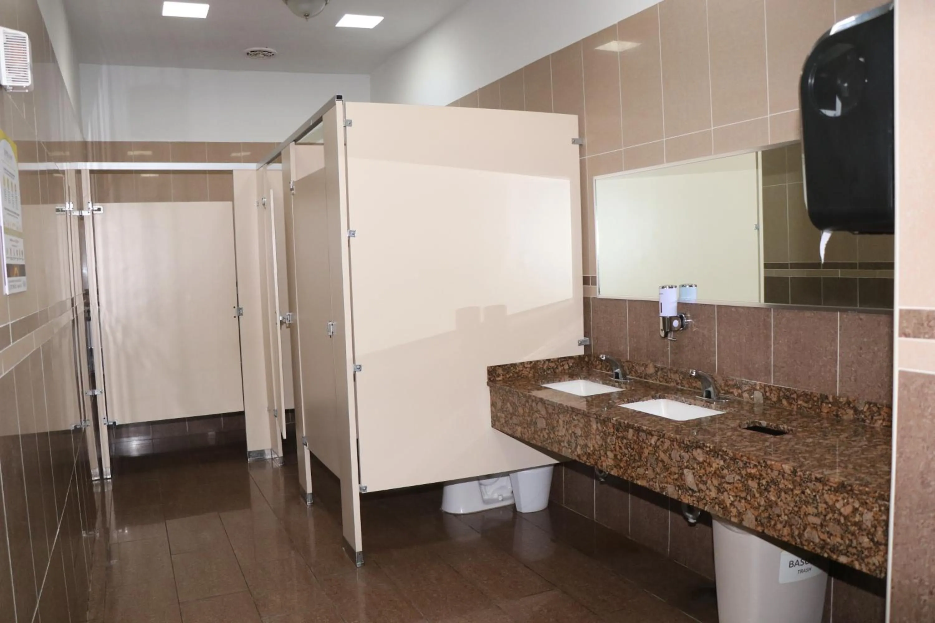 Public Bath in Parador Maunacaribe - Maunabo