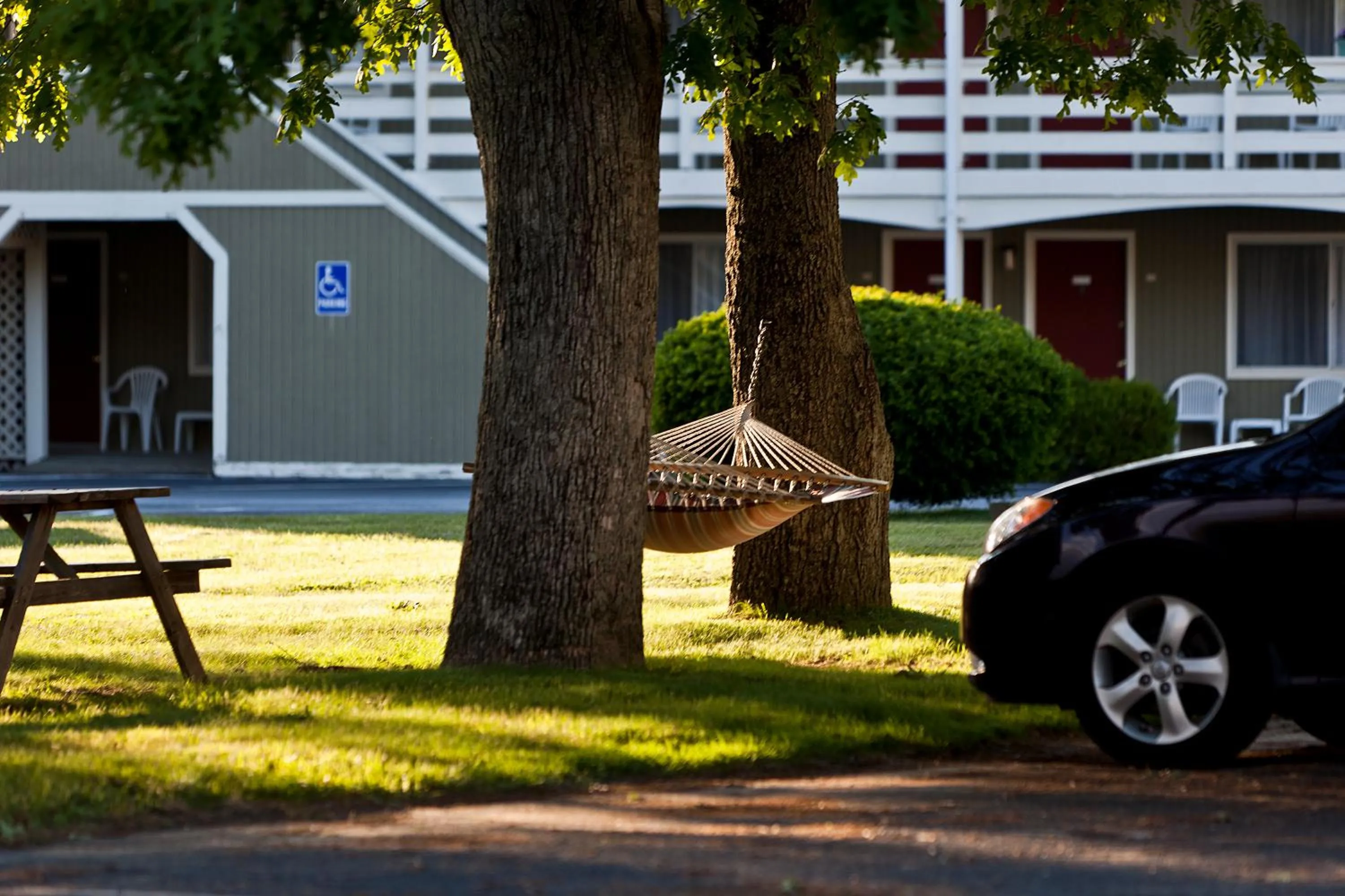 Facade/entrance in Ocean Park Inn Cape Cod