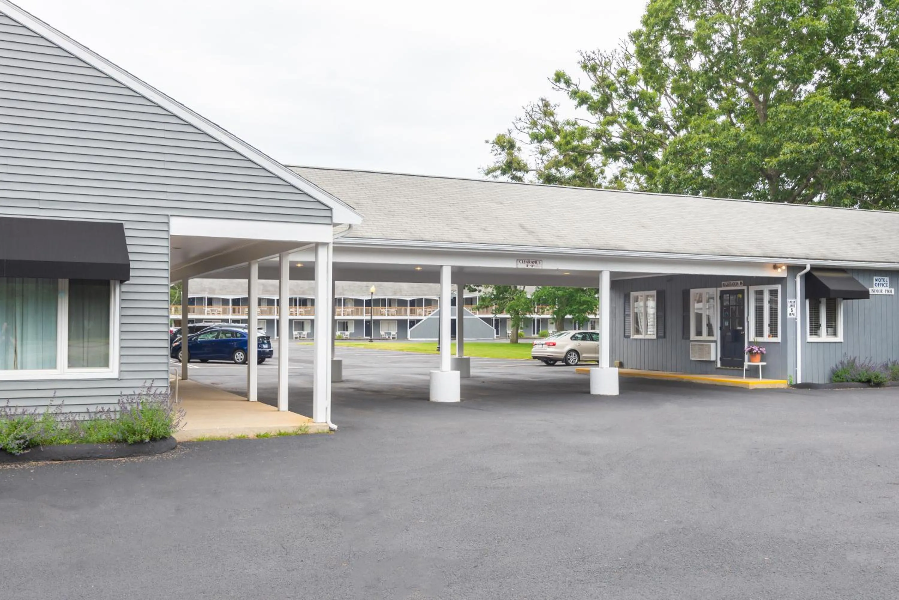 Property building in Ocean Park Inn Cape Cod