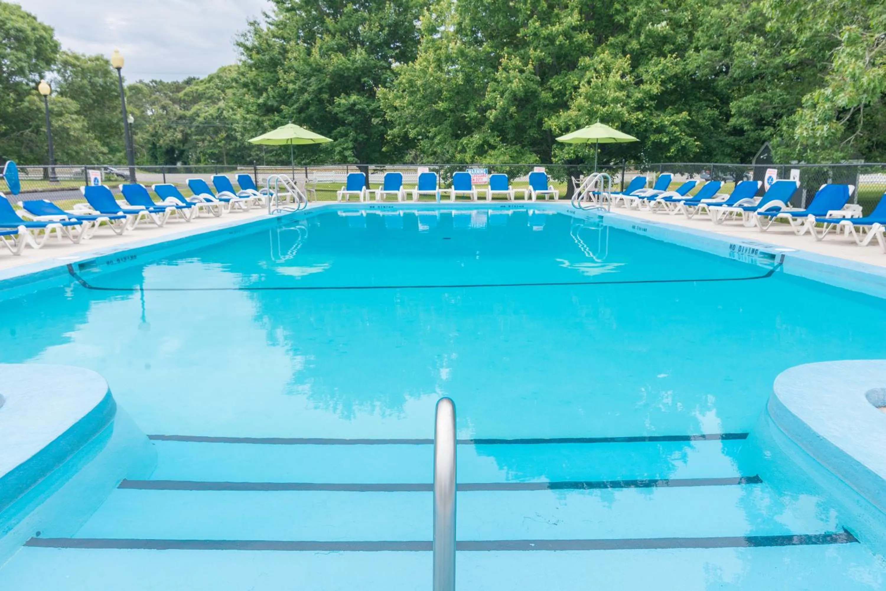Swimming pool in Ocean Park Inn Cape Cod