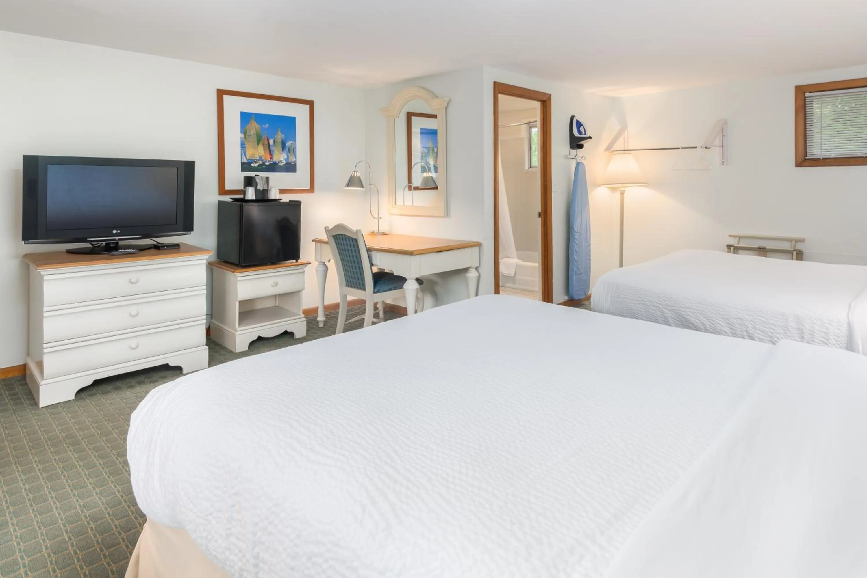 TV and multimedia, Bed in Ocean Park Inn Cape Cod