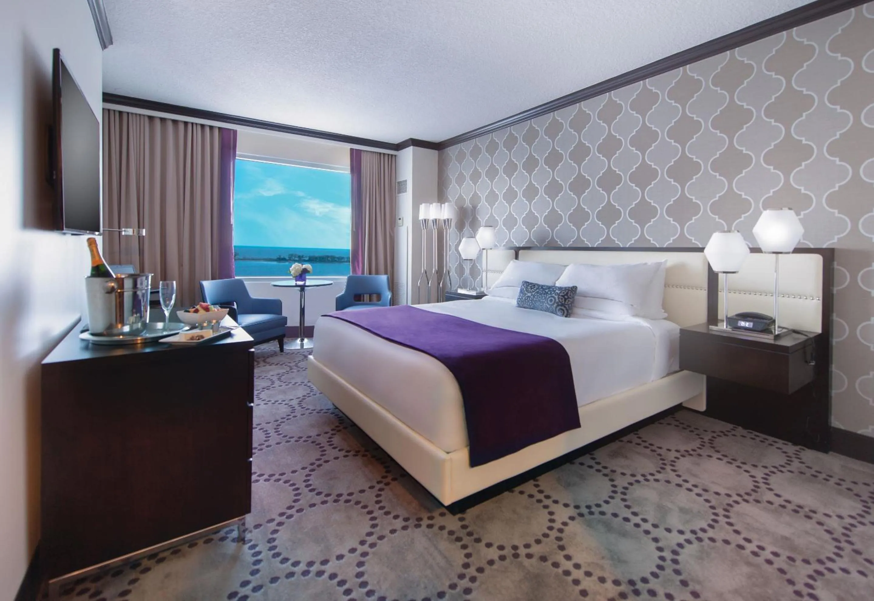 Bed in Harrah's Gulf Coast, A Caesars Destination